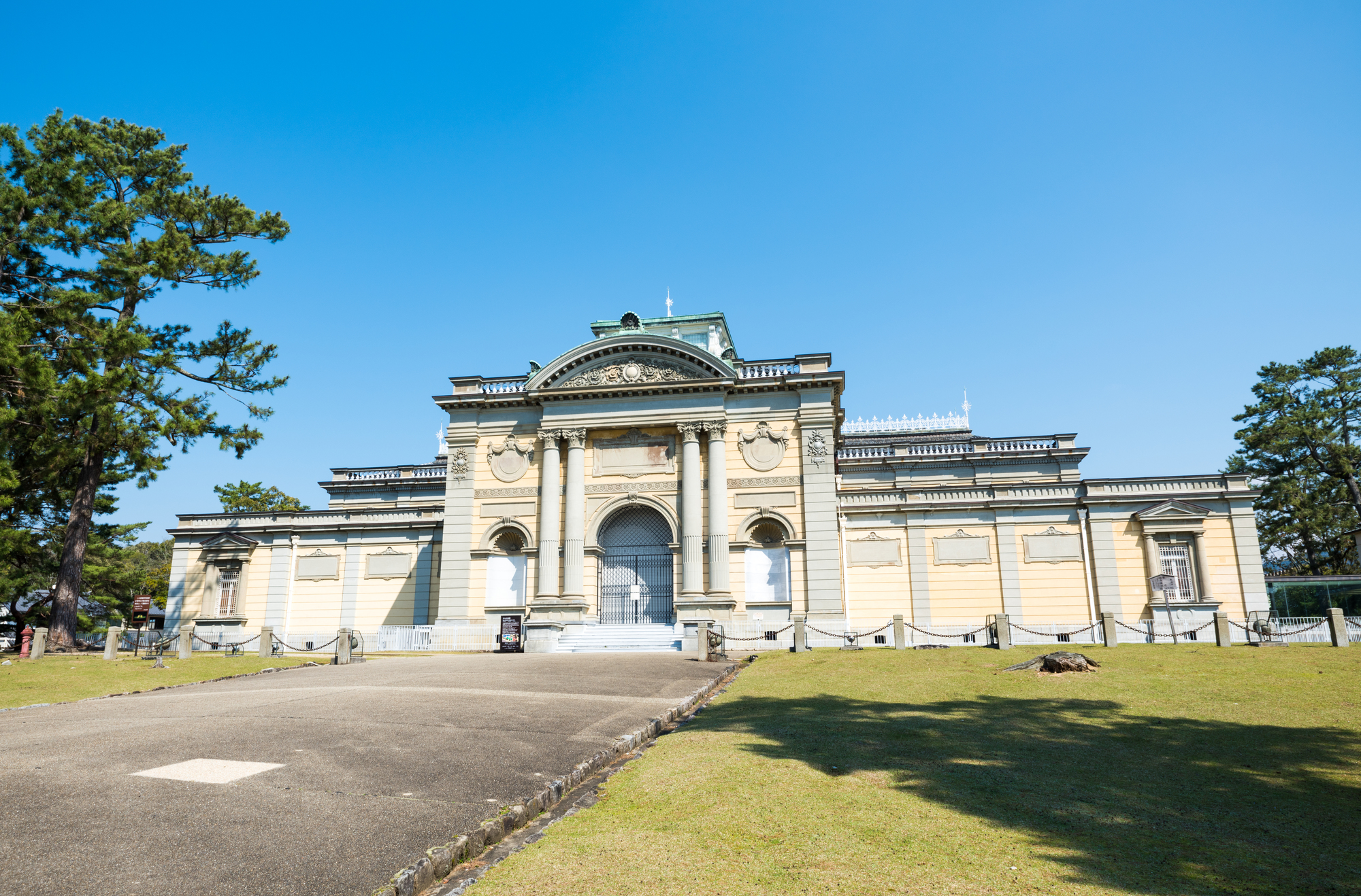 奈良国立博物館