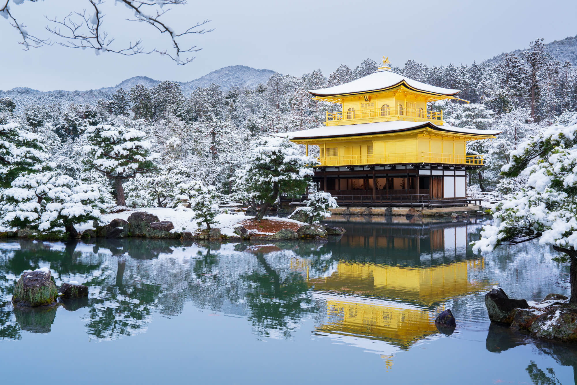 積雪の金閣寺