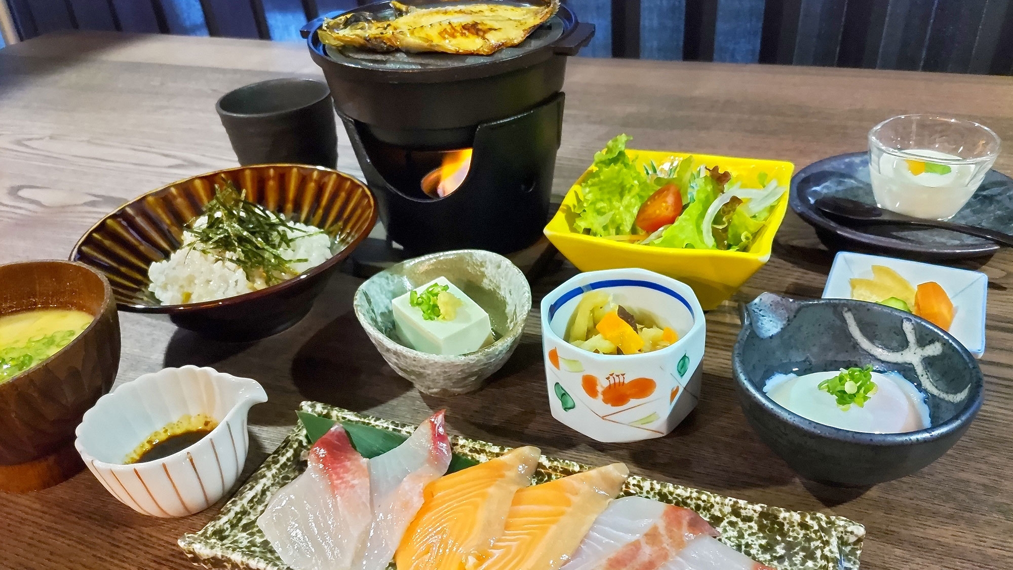【朝食付プラン】夕食はご自由に♪朝食は、松浦の海の幸たっぷりの海鮮丼＆アジの開きをペットと楽しむ