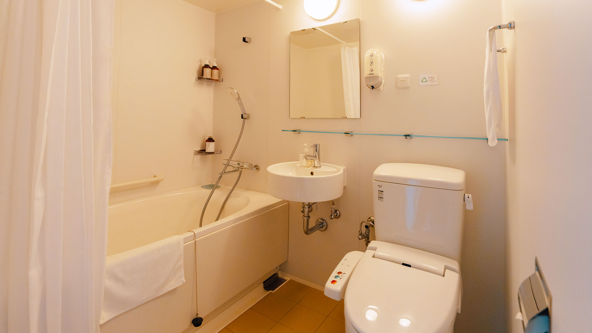 【共通設備】各客室にバスルームを完備しております。※エグゼクティブツインは専用バスルームあり。