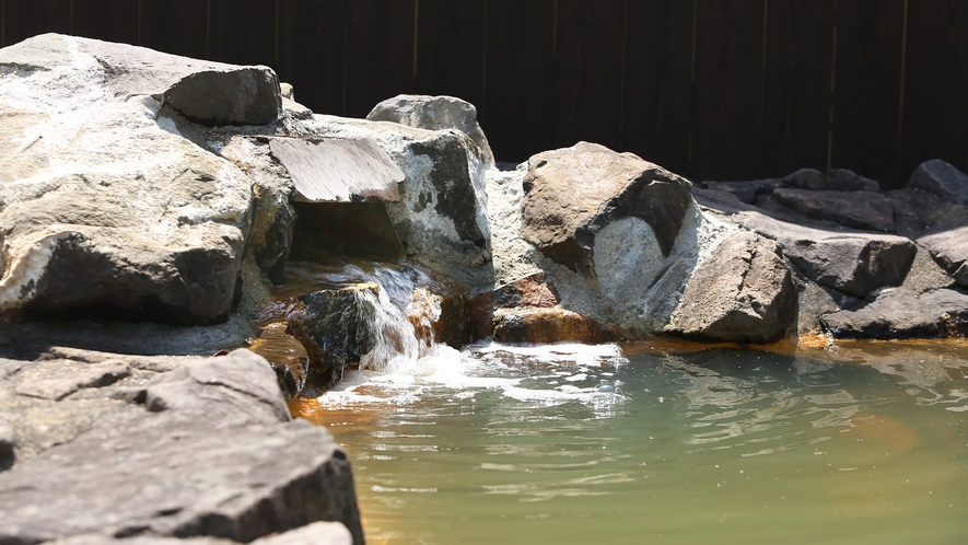 福島温泉のお湯は、西九州では珍しい、塩分濃度が高めの茶褐色の濁り湯が特徴。