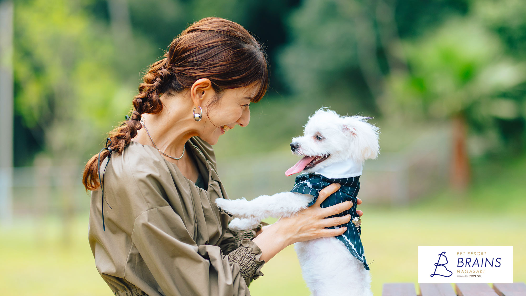【ドッグラン】天然芝の広々としたドッグラン。思いっきり走り回れるのでワンちゃんも大満足！