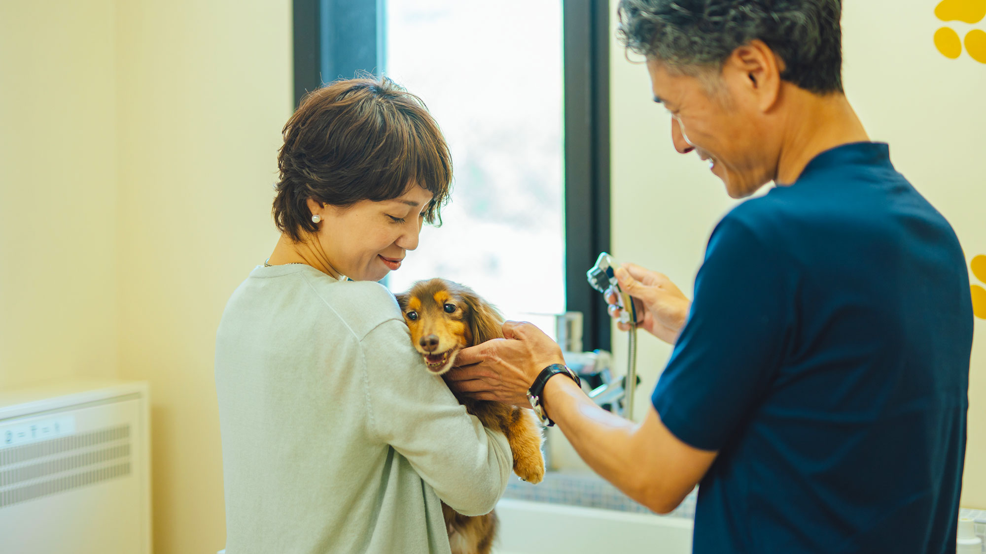 【小型犬用シャワールーム】外でたくさん遊んだ後はシャワーでさっぱり！ドライヤー・タオルも完備。