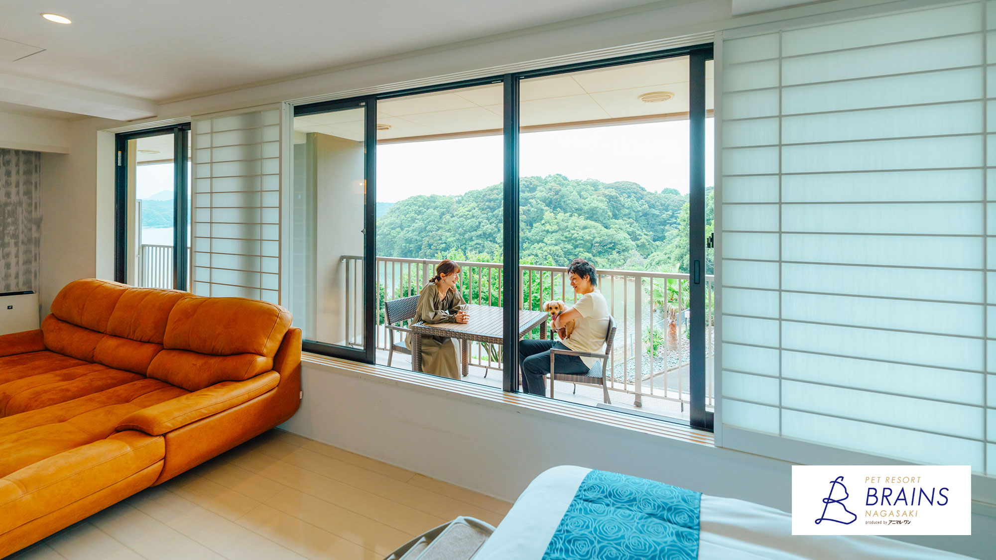 【エグゼクティブツイン（白）】バルコニーからは伊万里湾の海と島々を一望できます。