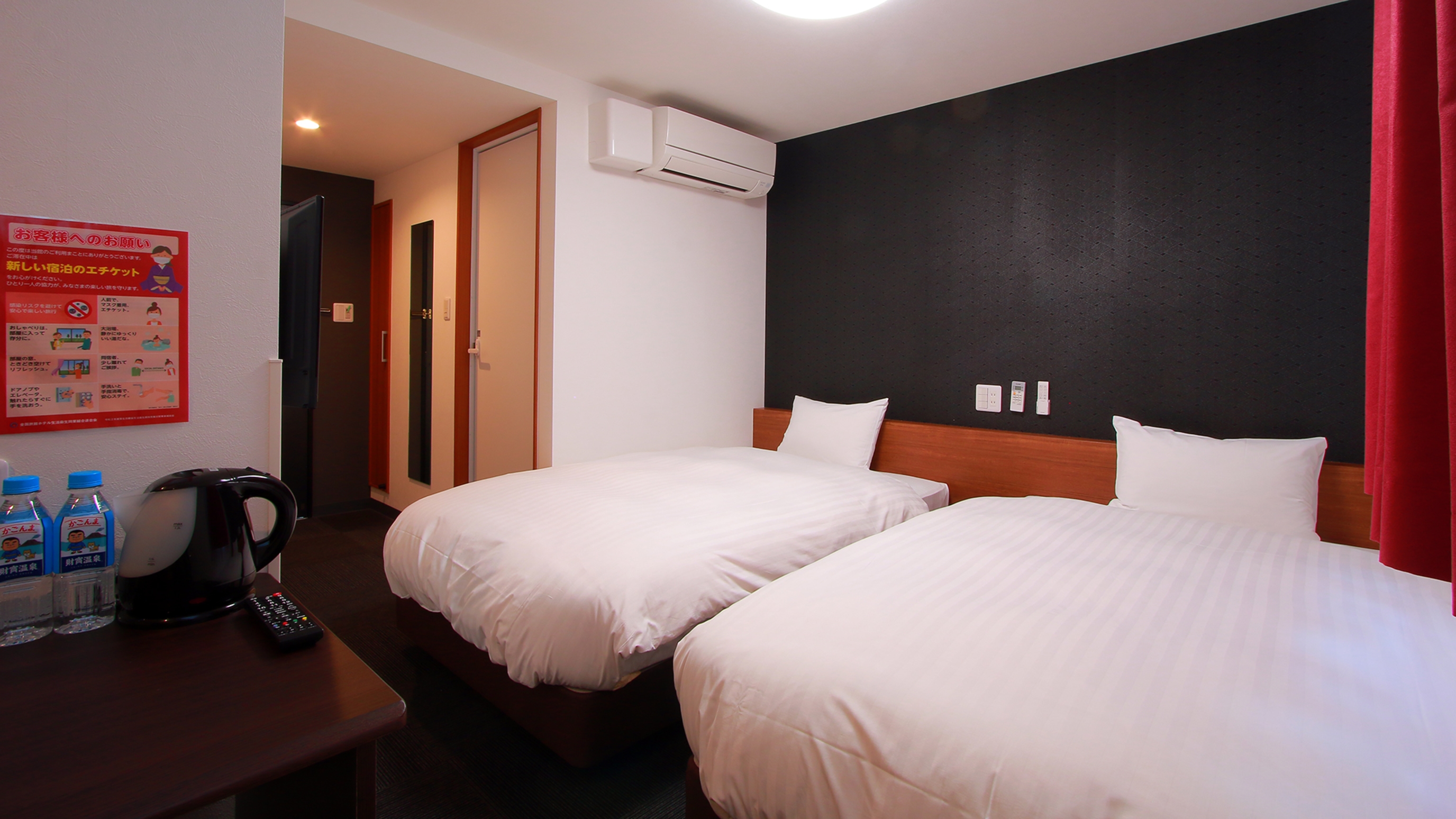 シモンズ社製のセミダブルが２つのツインルーム☆幼児の添い寝も可