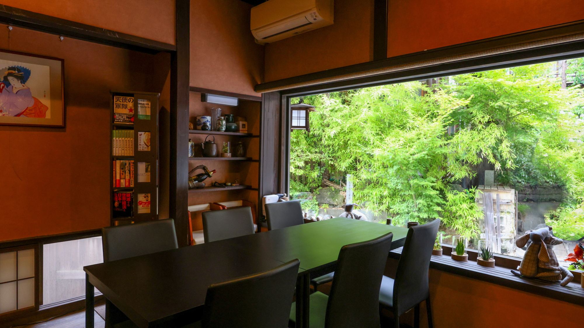 【ロビー】温泉通りを眺めながらゆったり