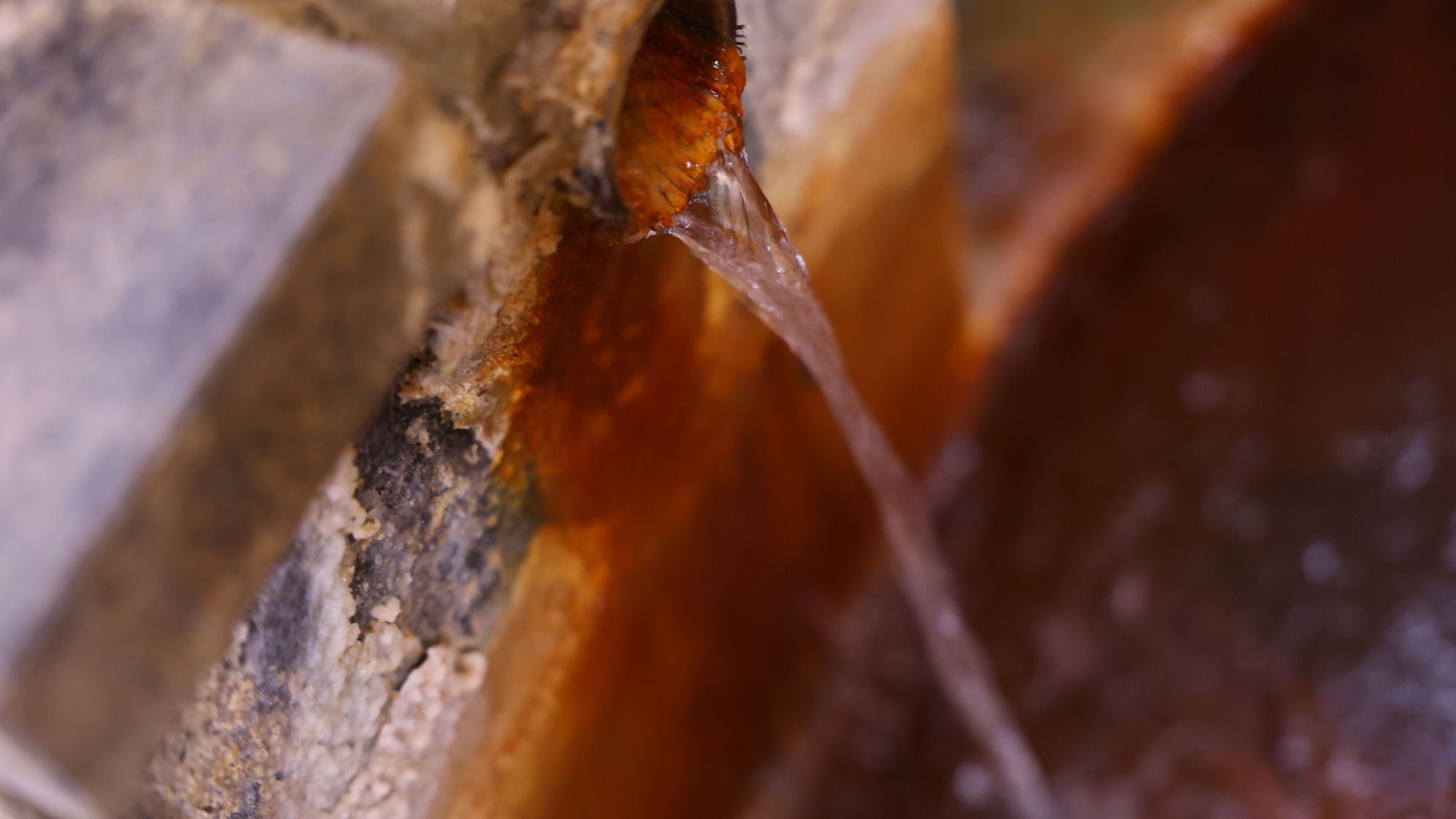 【内湯】湯量が豊富だからこそ実現する源泉かけ流し温泉