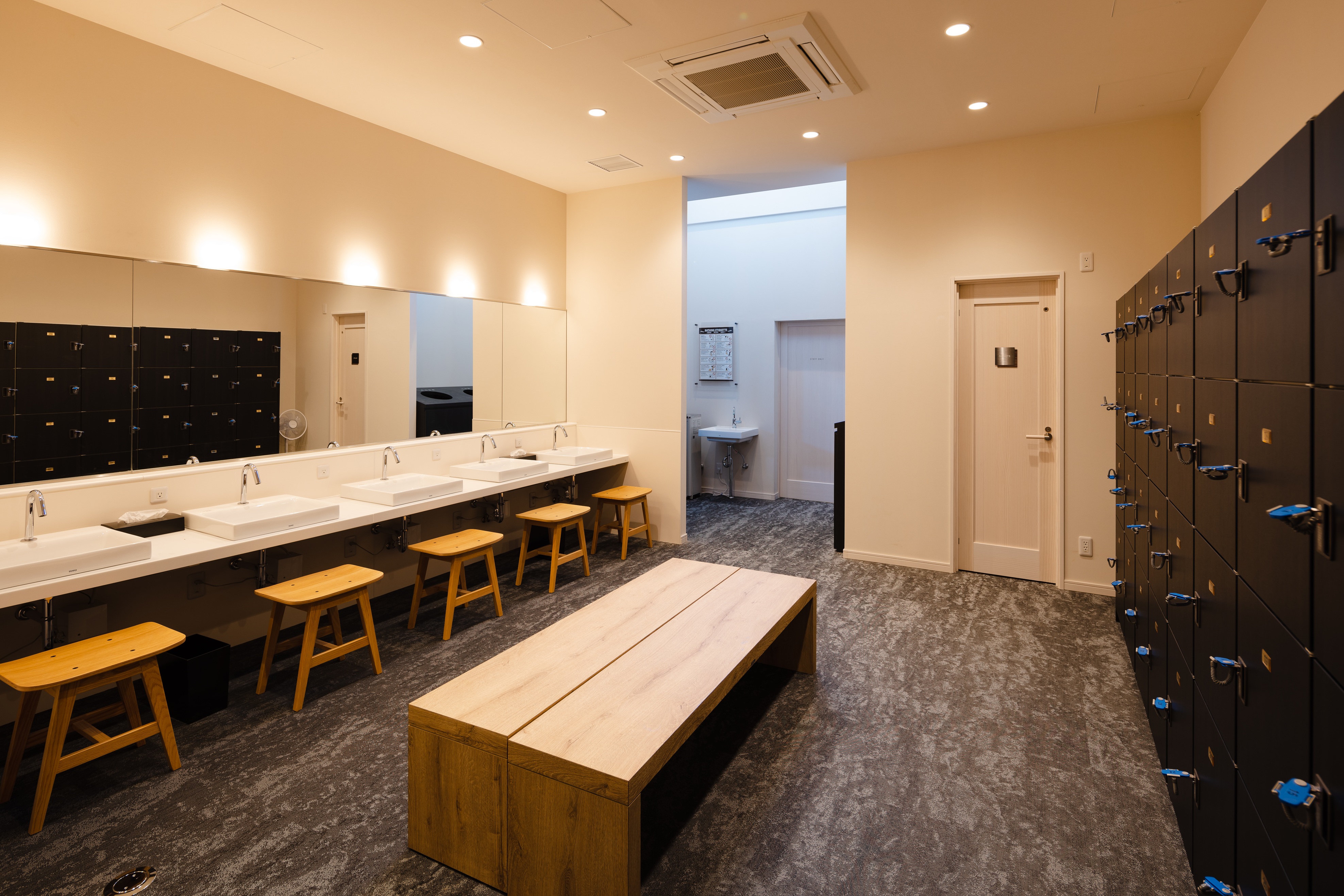 大浴場【新月の湯】：脱衣所