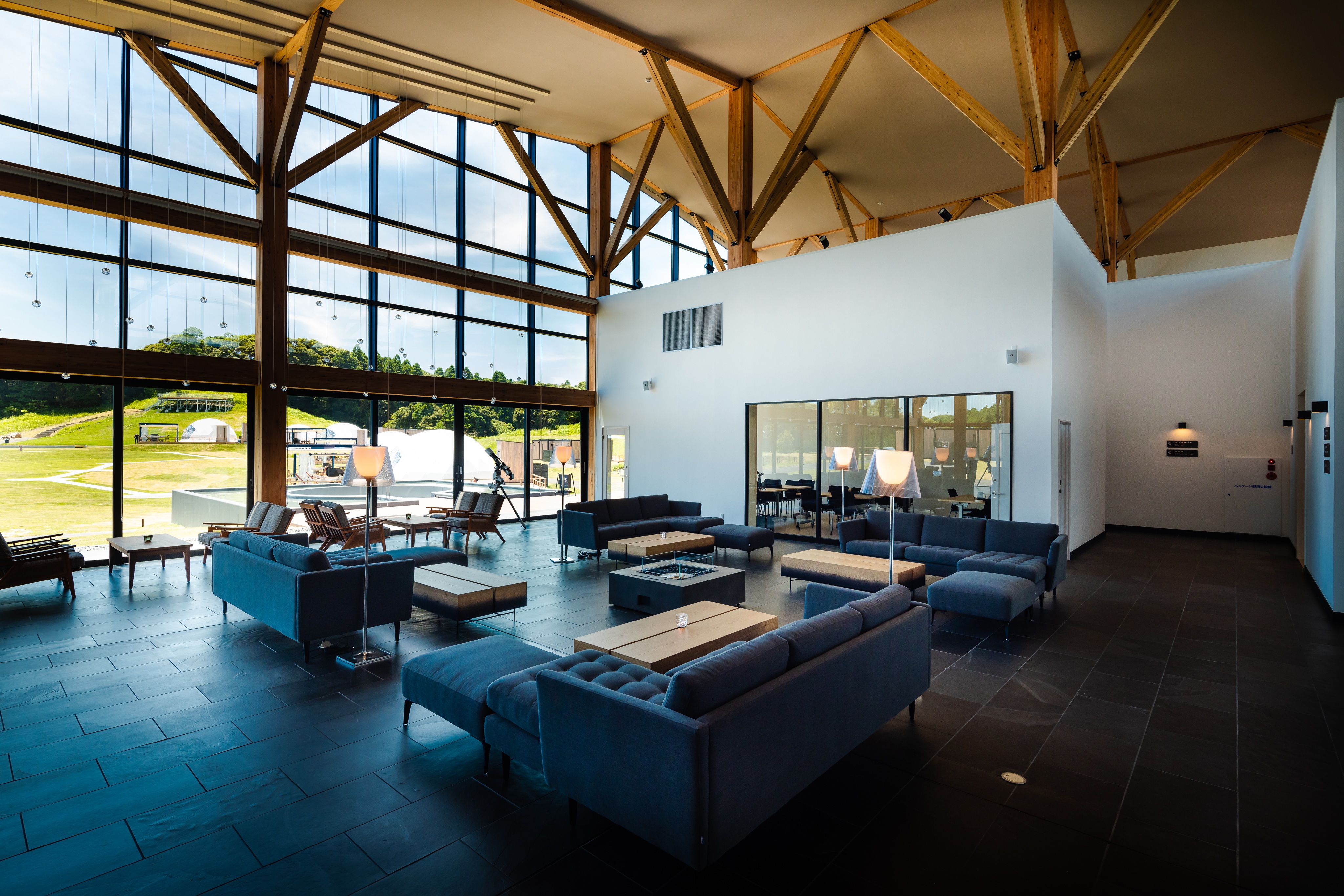 管理棟：ロビー