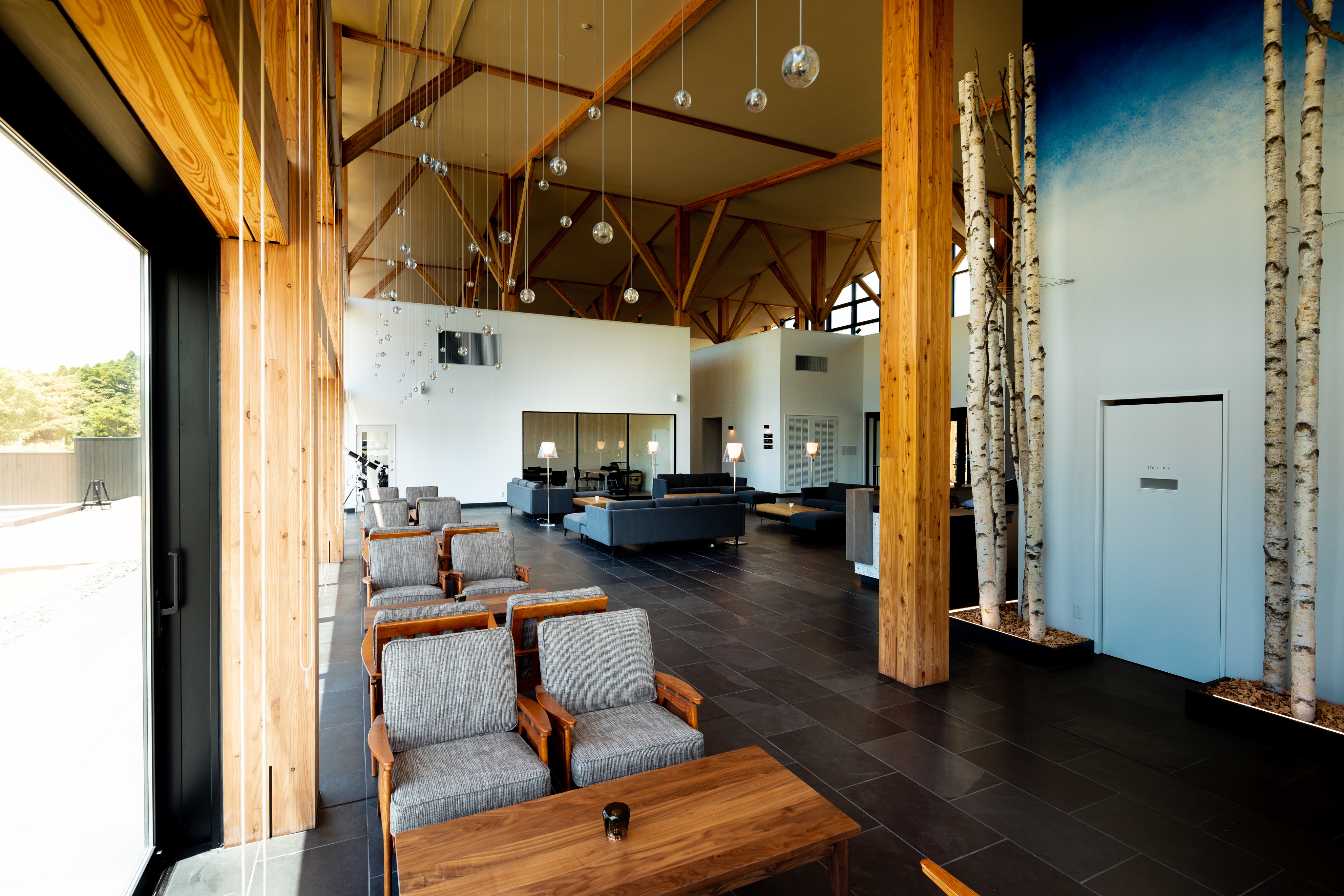 管理棟：ロビー