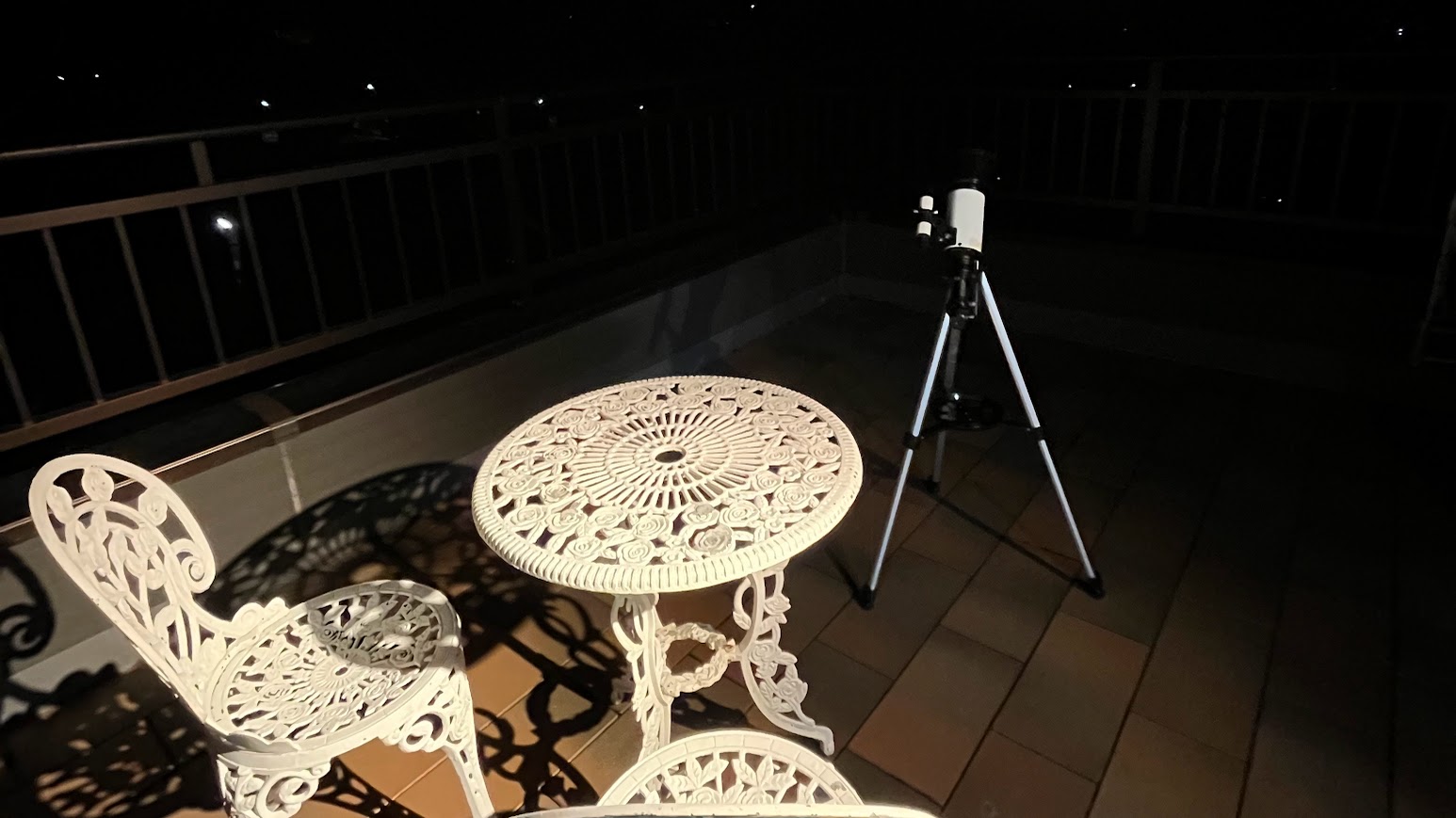 【2階】夜のバルコニー