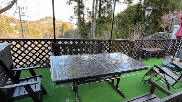 昼のバルコニー