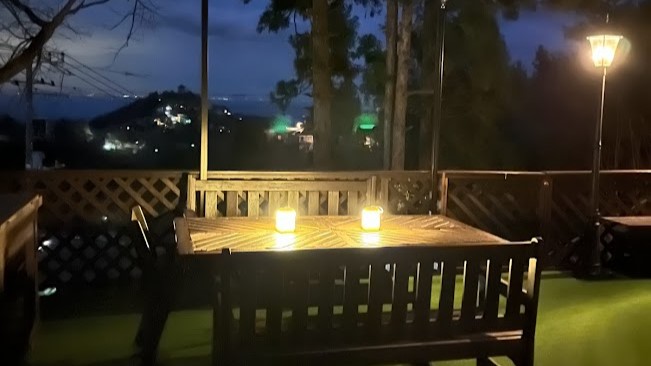 夜のバルコニー（ランタンの灯り）