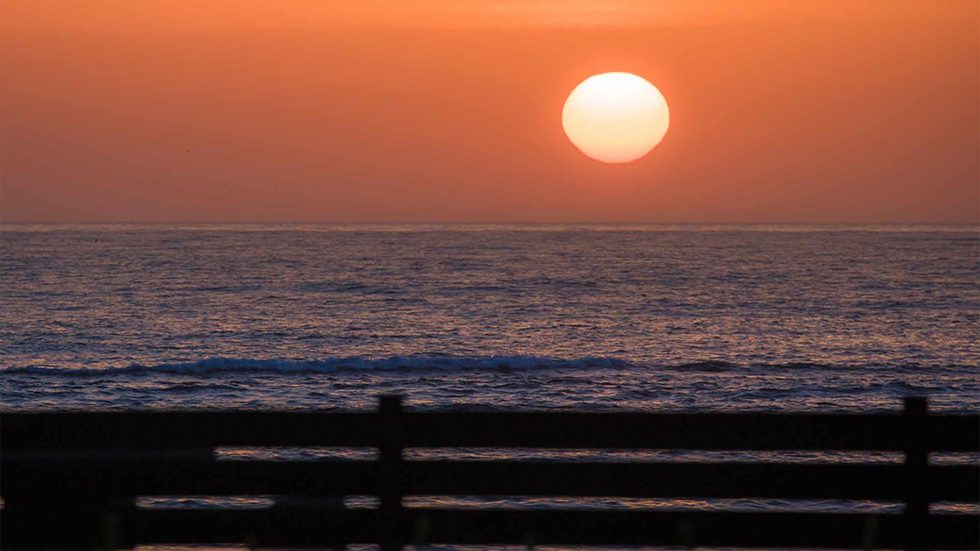 *象潟海水浴場／忙しい日常を離れ、美しい夕陽を眺めながらリフレッシュしていただけます。