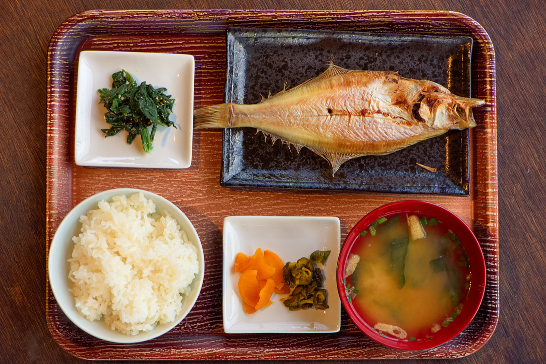 【朝食付】朝はご飯派！炭火で焼く魚で和の朝食♪【天然温泉　あまるべの湯】【Wi-Fi無料】