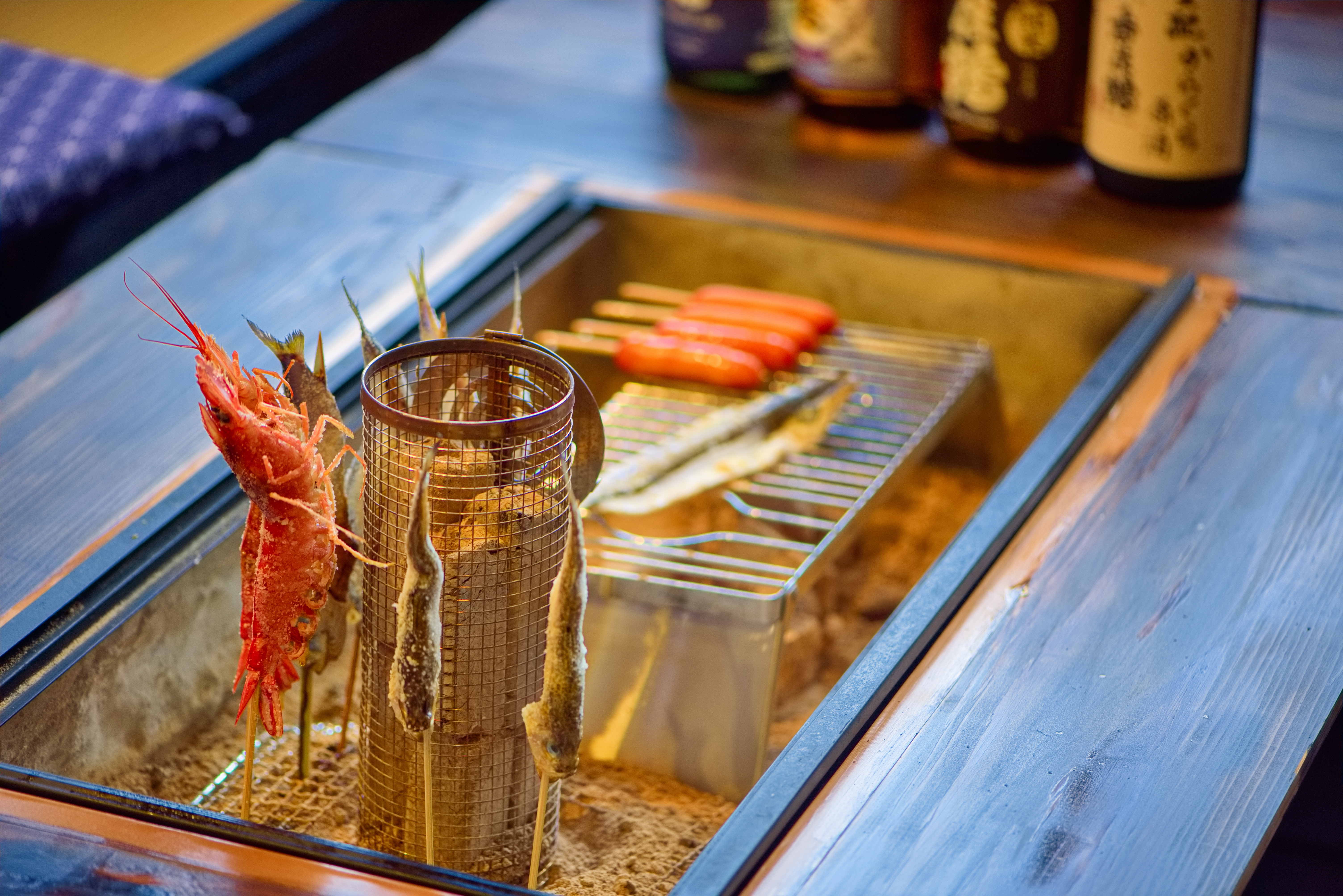 囲炉裏＿18：00～21：00の間で火を入れています