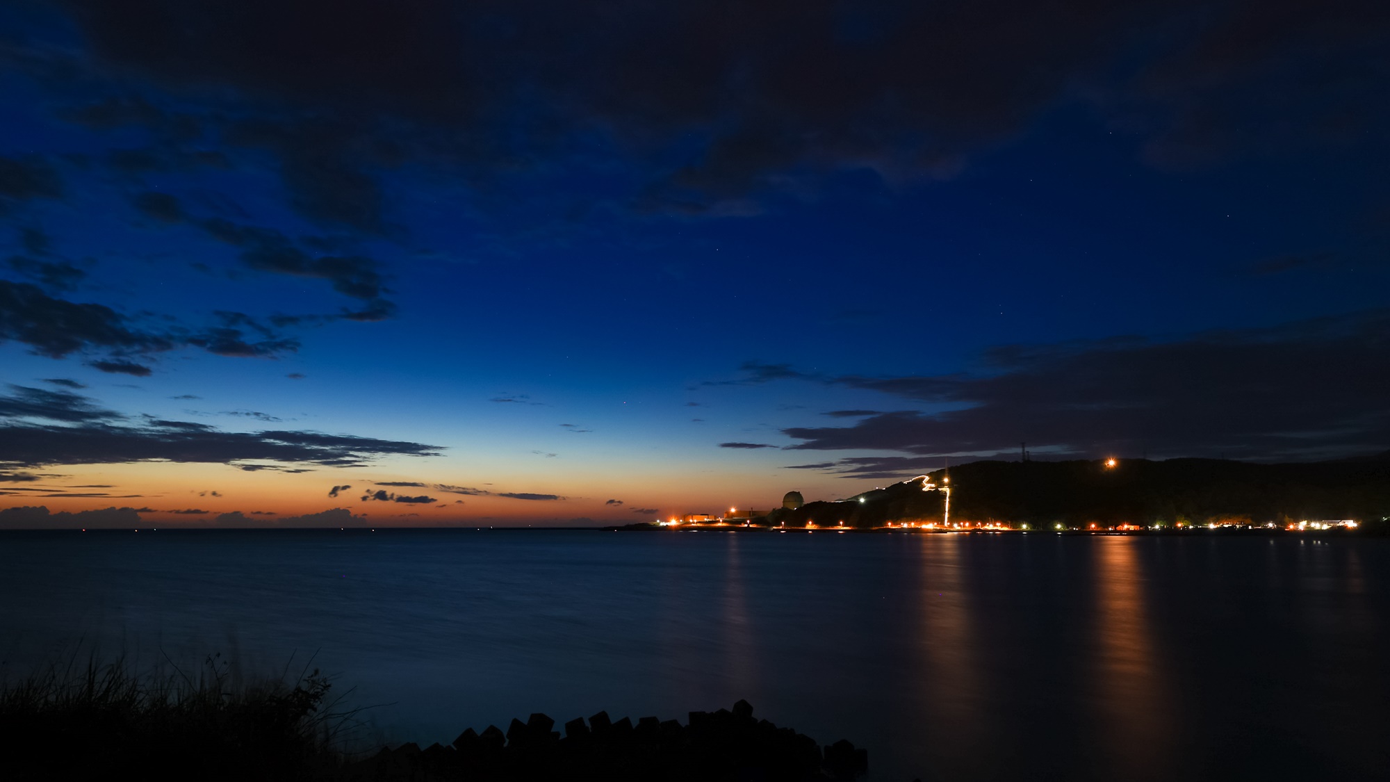 日没前後の「マジックアワー」「ブルーアワー」は幻想的なひととき