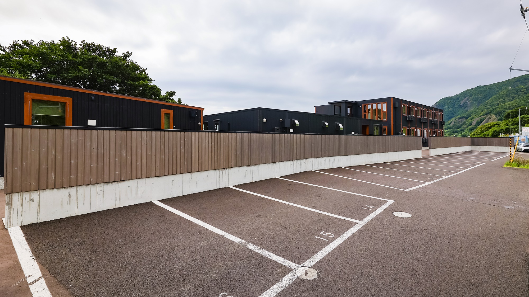 無料駐車場20台。ご予約不要