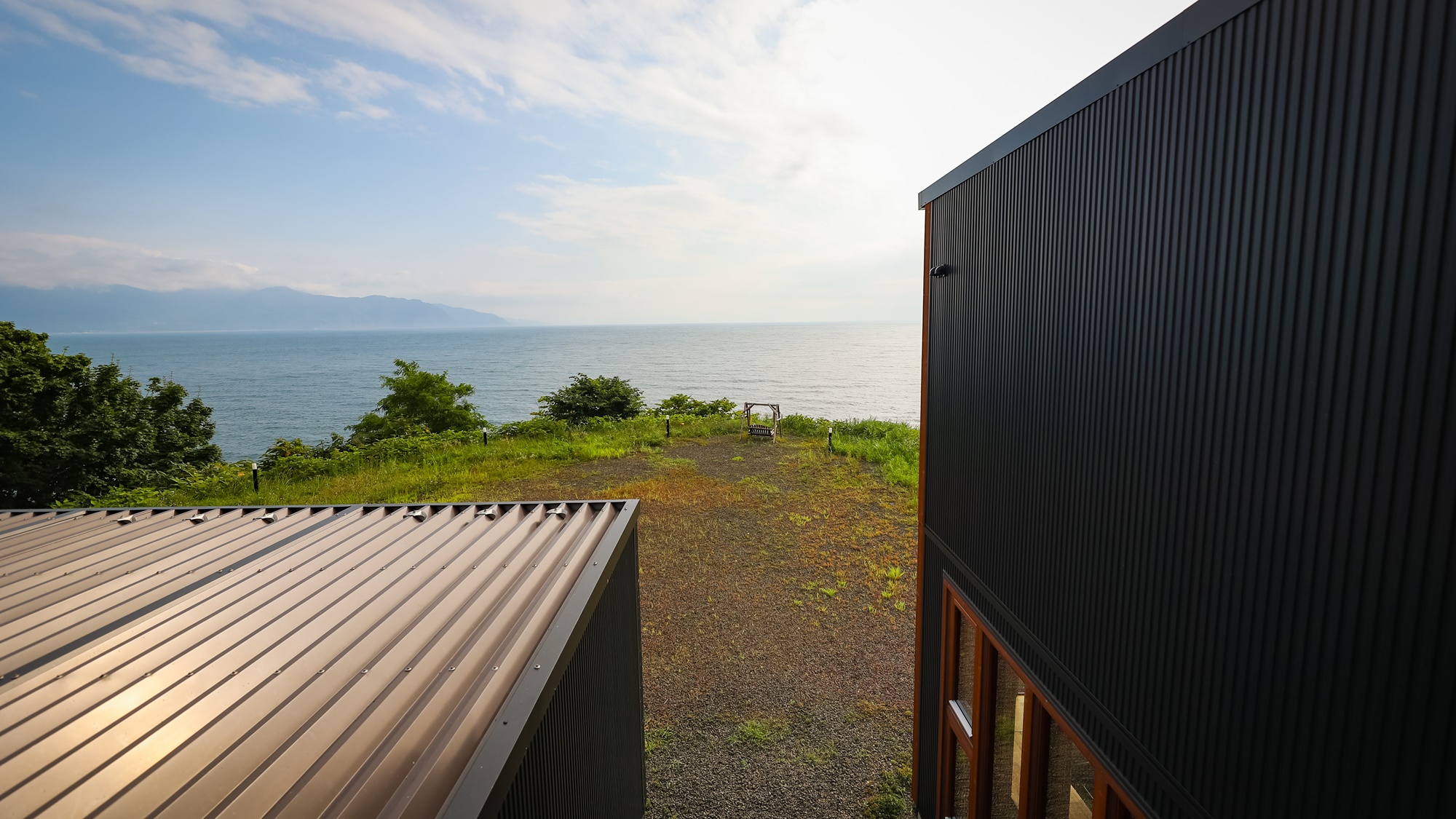 果てしなく広がる水平線。さえぎるものは何もないこの眺望、まさに眼福