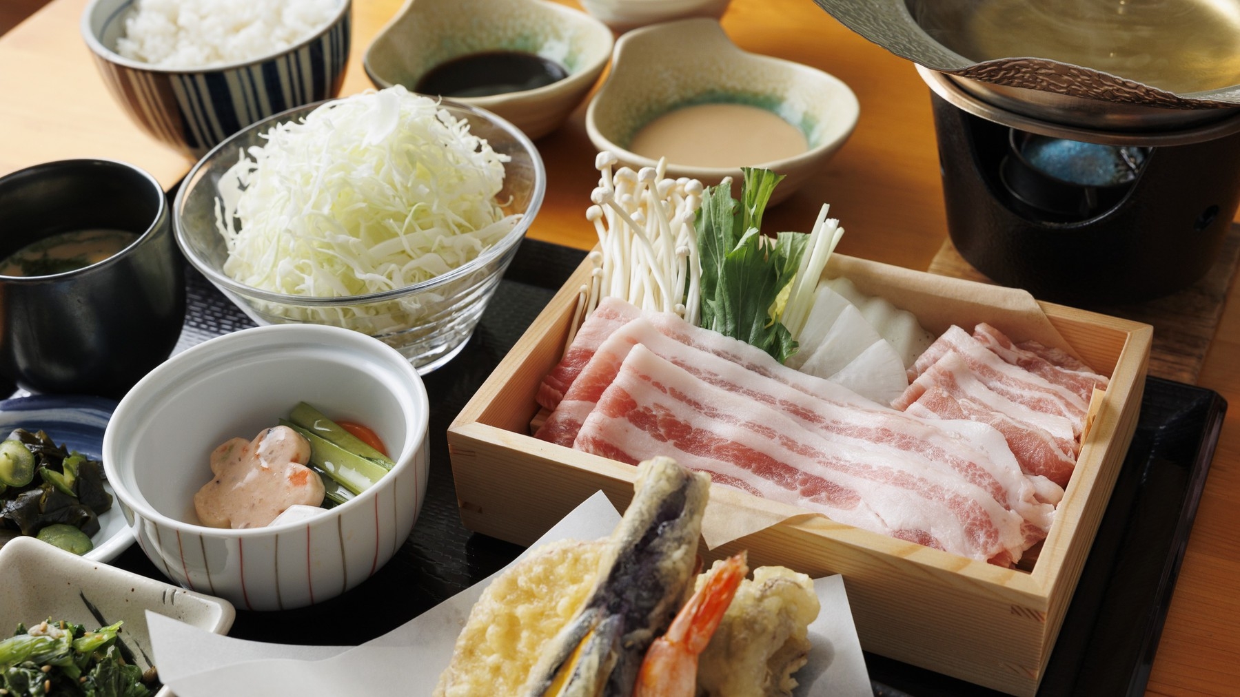 【露天風呂付客室・1泊2食付】厳選豚しゃぶ御膳｜バルコニーで寛ぐプライベートタイム！