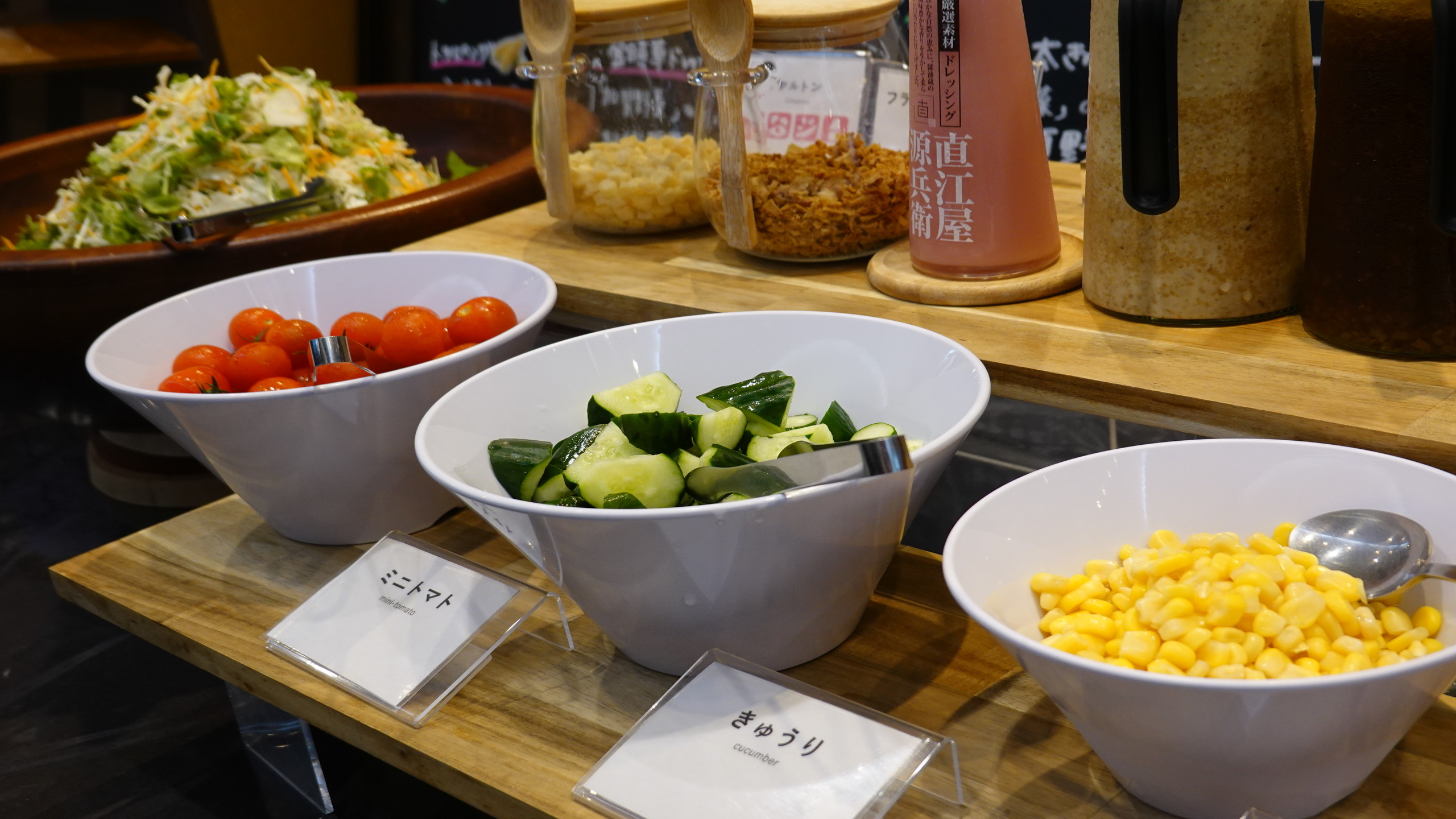 レストラン朝食　サラダ