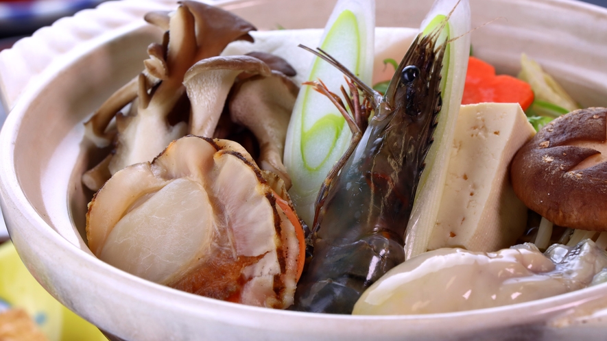 ＃【夕食一例】種類豊富な海鮮をぎゅっとつめた出汁まで美味しいお鍋。