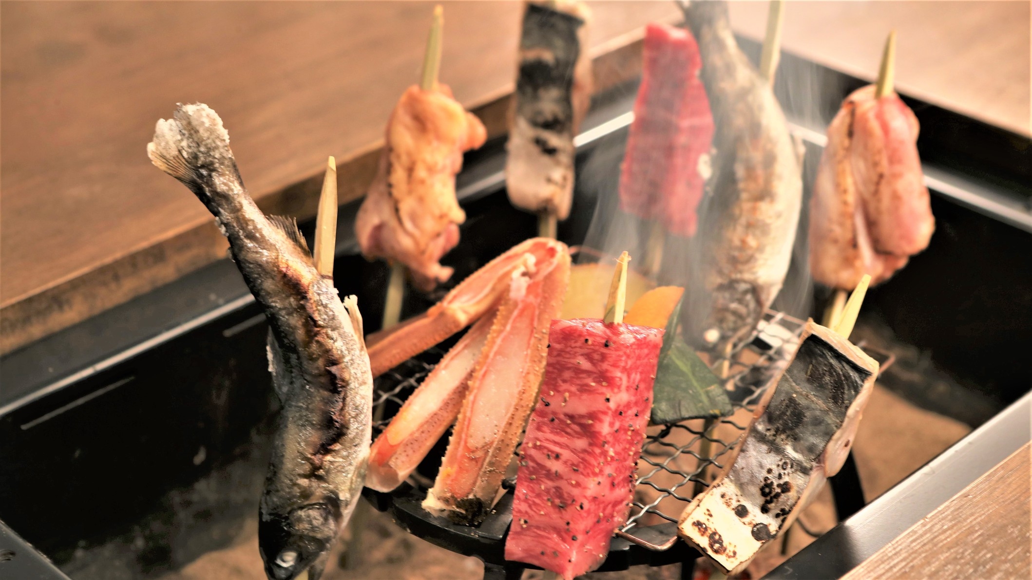 【冬の味覚満喫】最高級和牛と旬の味覚を贅沢に「カニと但馬牛の囲炉裏会席」快眠セラピー無