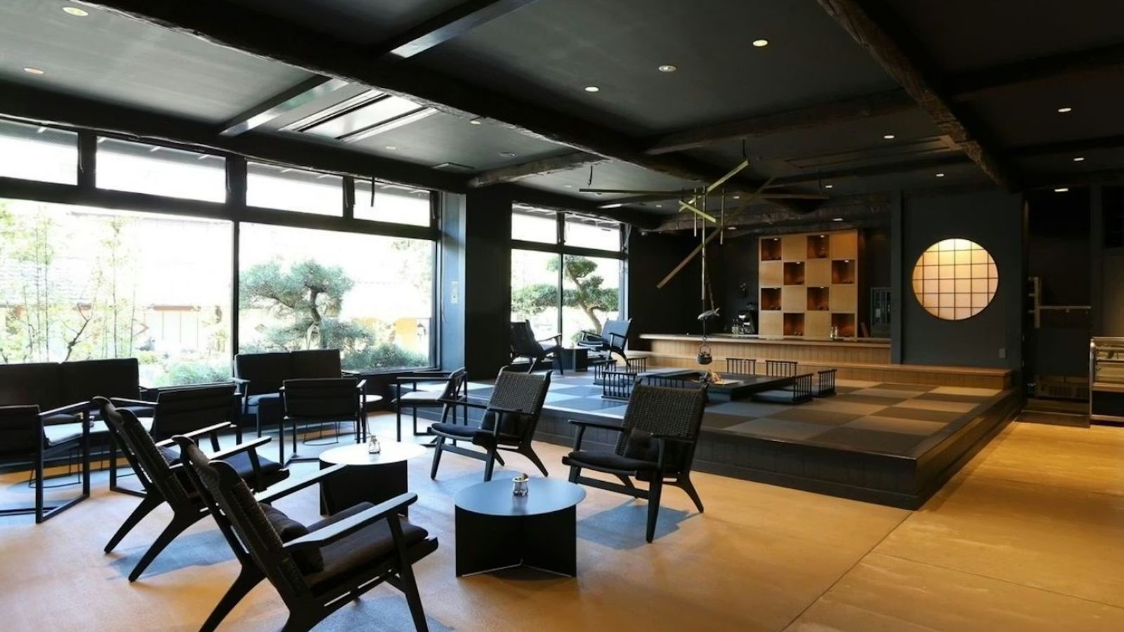 たたみラウンジ「囲」（KAKOMI）