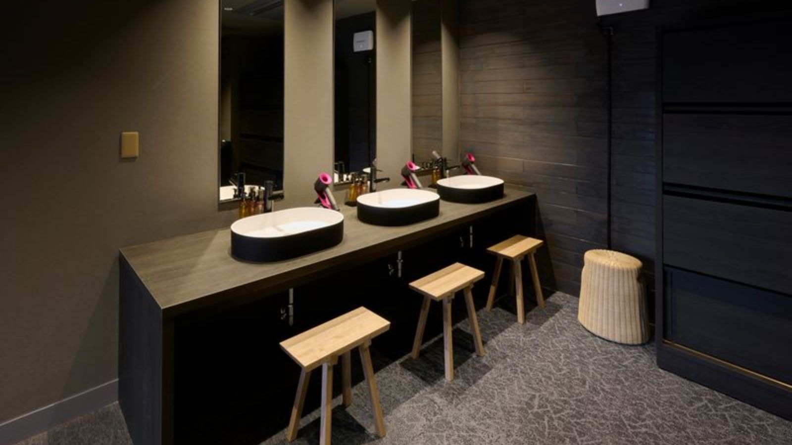 湯処「温石」（ONJAKU）パウダールーム