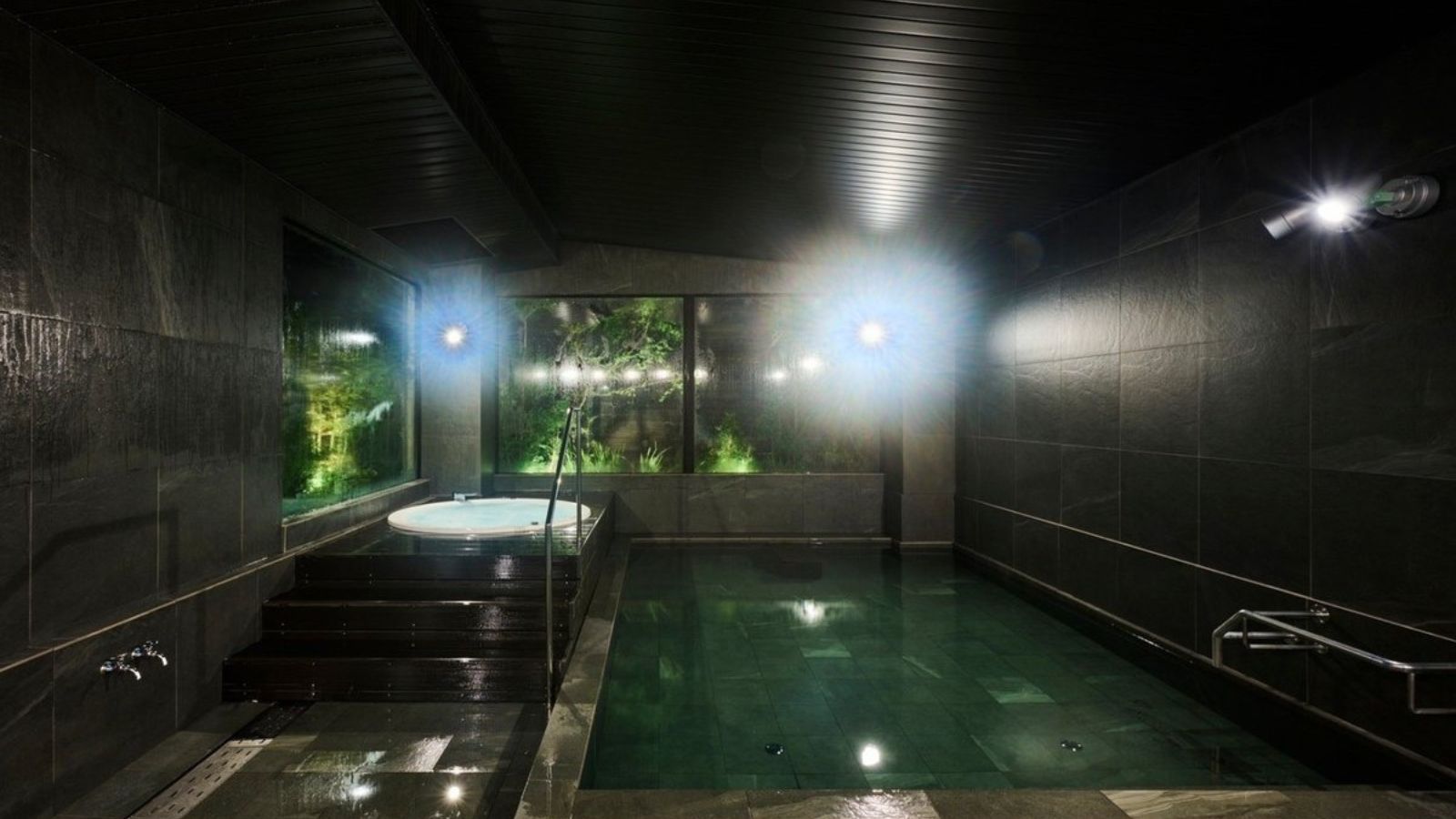 温石　夜（公式）