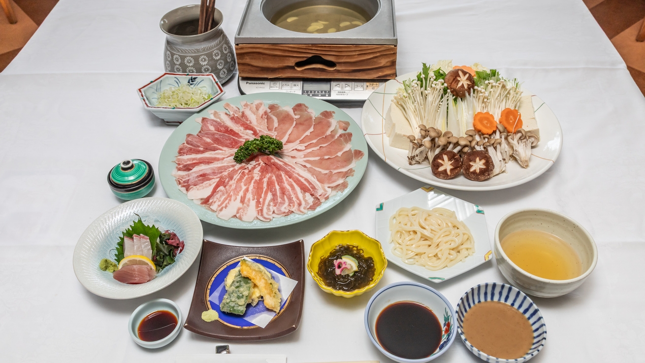【温泉休館日は価格で還元！】料理長こだわりの出汁が自慢の鹿児島県産黒豚しゃぶしゃぶコース（2食付）