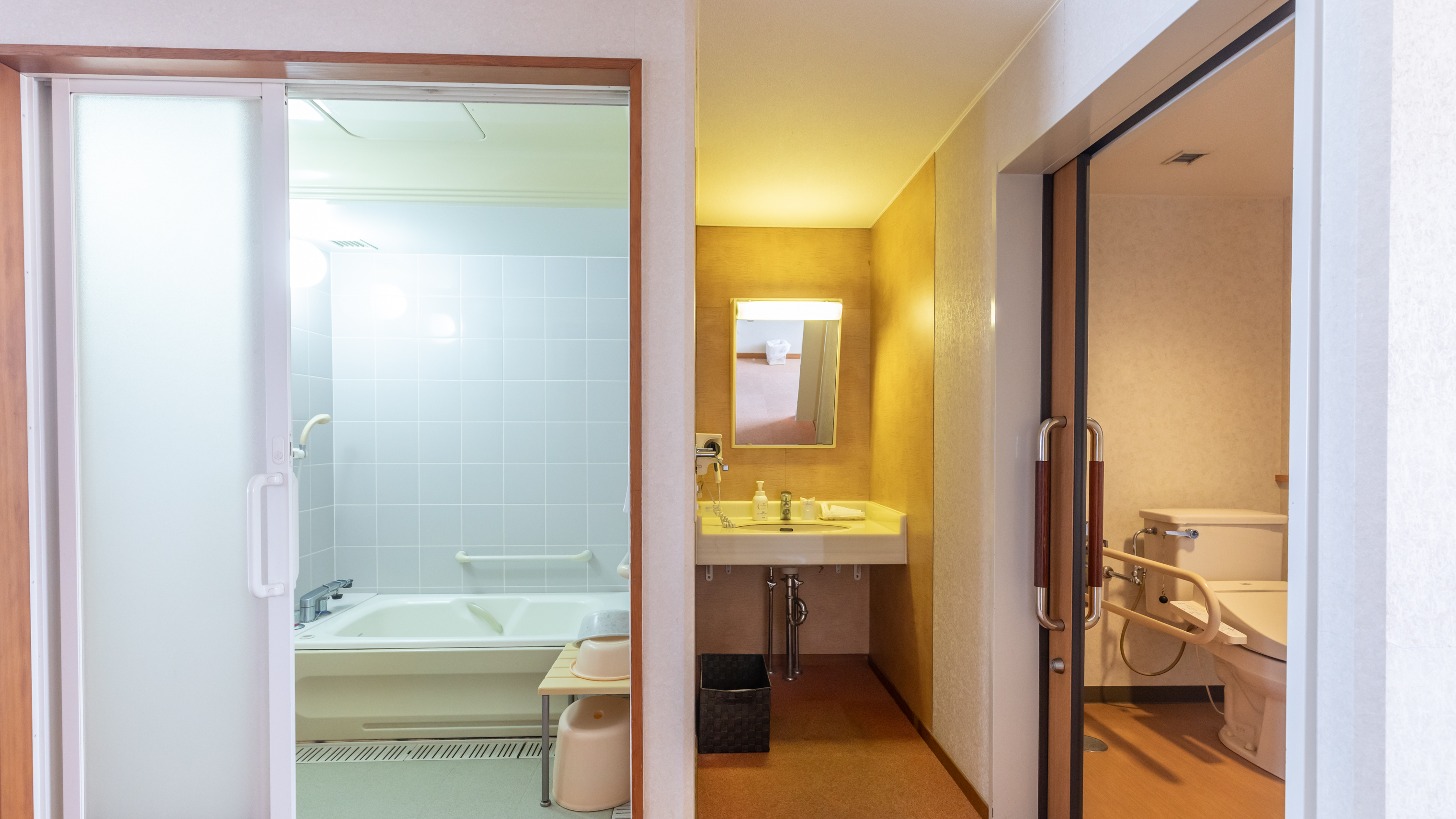 【禁煙】バリアフリーツイン【3階】