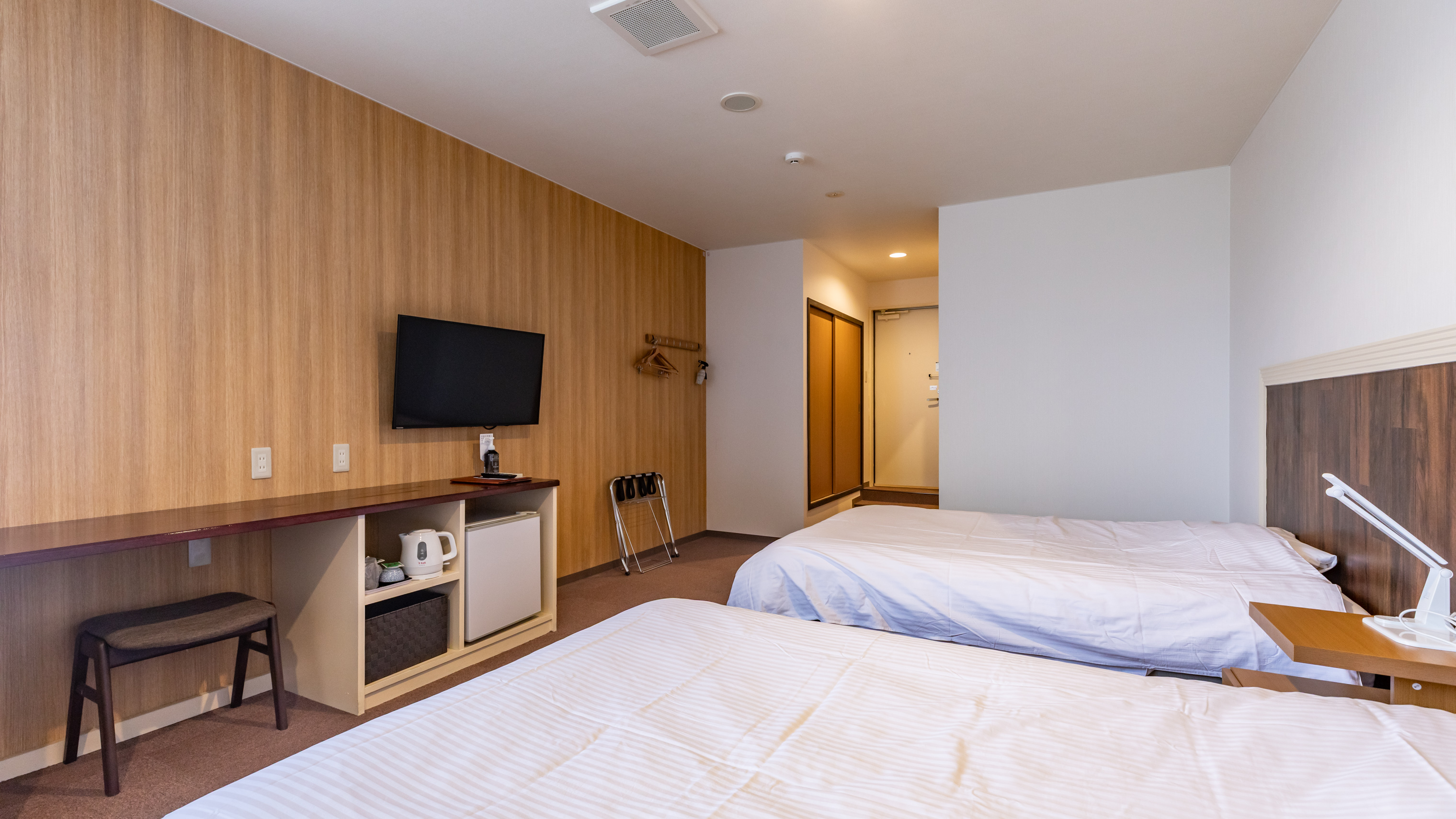 【禁煙】ワイドツイン【2階】（洋室）