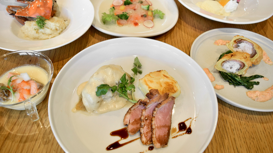 夕食はCafe Bistro BAY HOMES でお得なスペシャルコースディナー【1泊朝食付き】