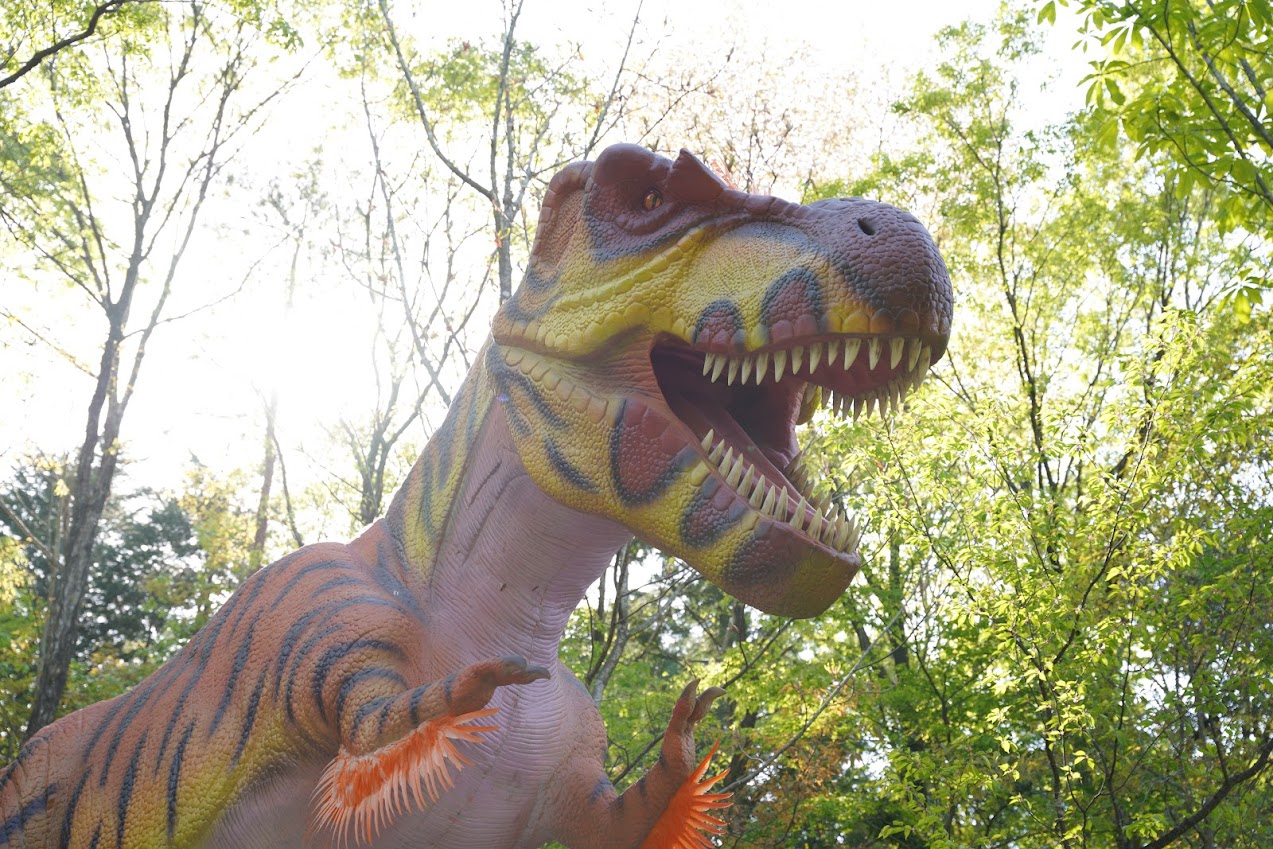 最大級の恐竜たちがお出迎え