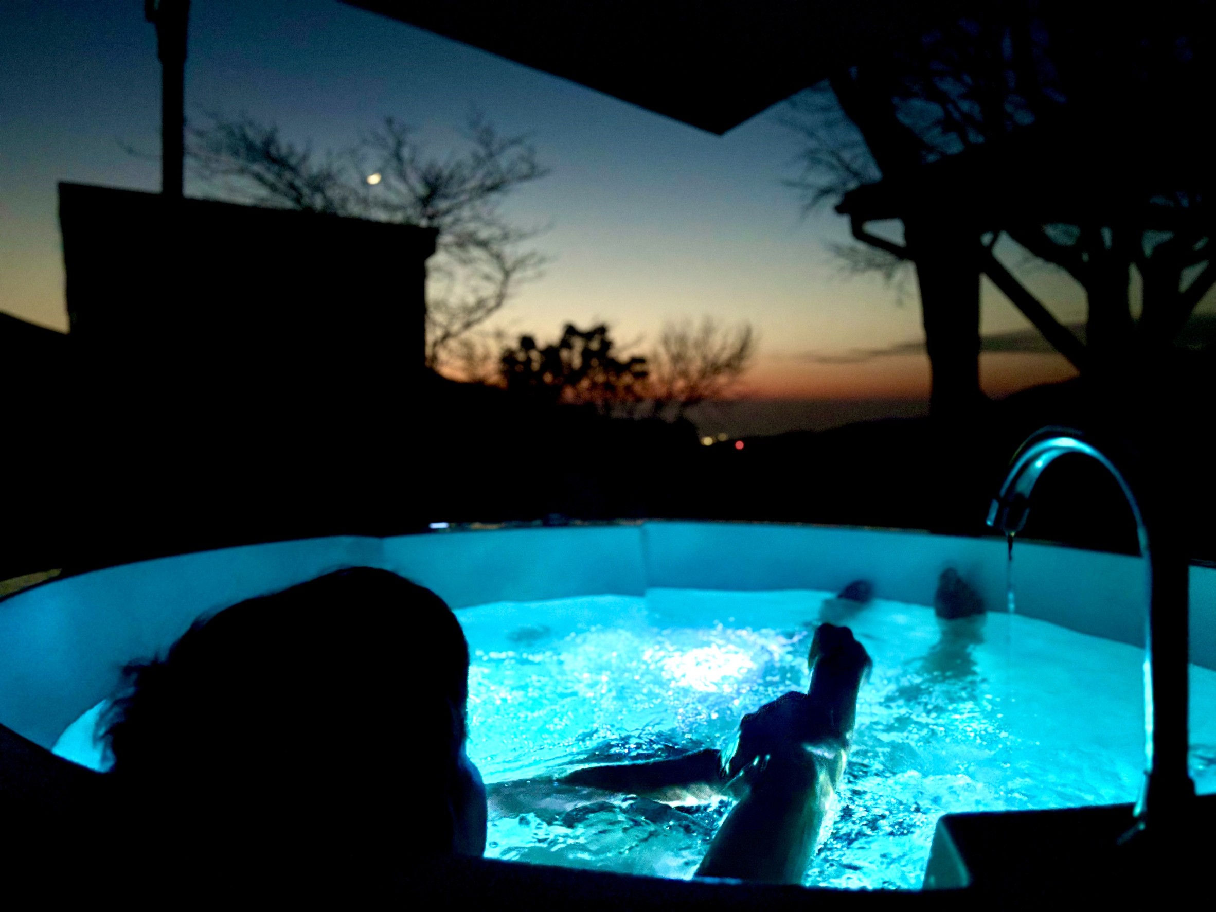 ログハウス　ジャグジー（夜）