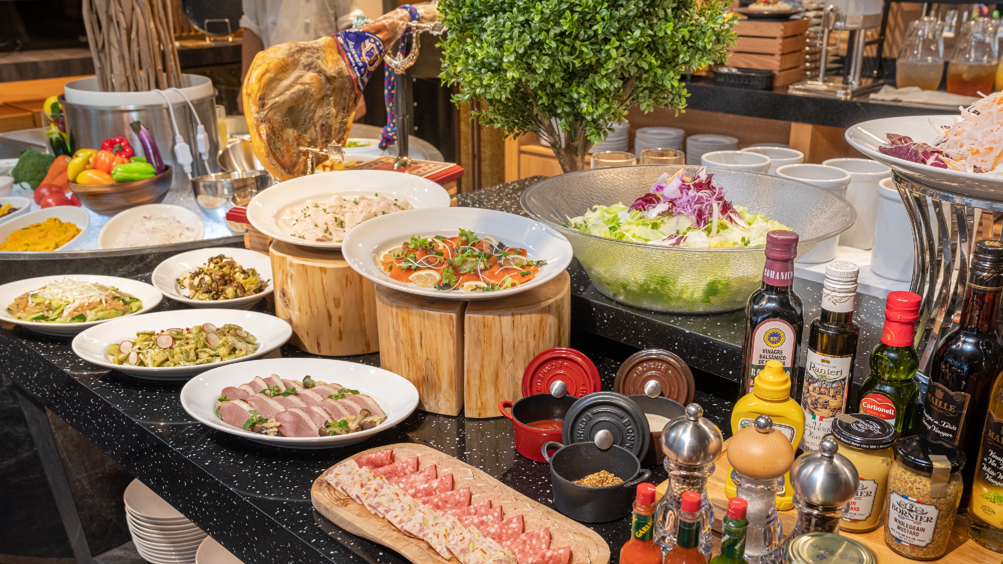 サラダ用ドレッシングを豊富にご用意しております。※画像はイメージです