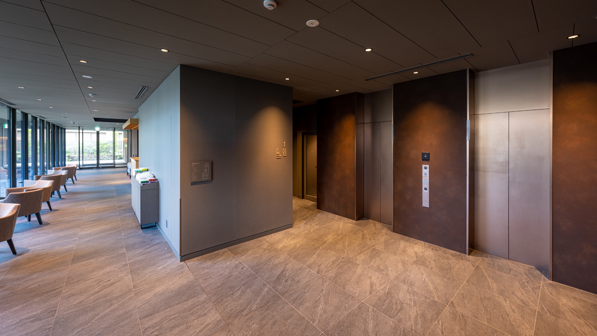 【エレベーターホール】