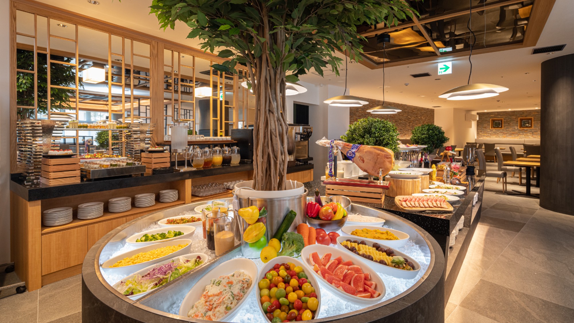 和洋中のビュッフェをお楽しみください。※画像はイメージです。