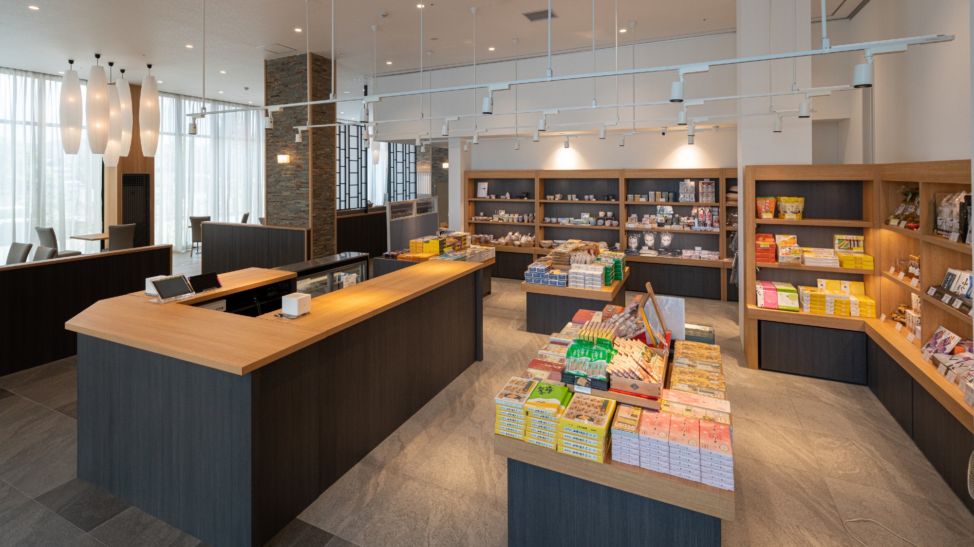 【売店】隣接施設「かめ福オンプレイス」にてご利用頂けます。