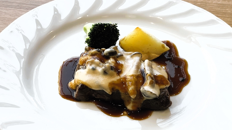 【夕食◆選べる一品】[洋食] 国産牛ステーキ　ポルチーニのクリームと赤ワインソース添え