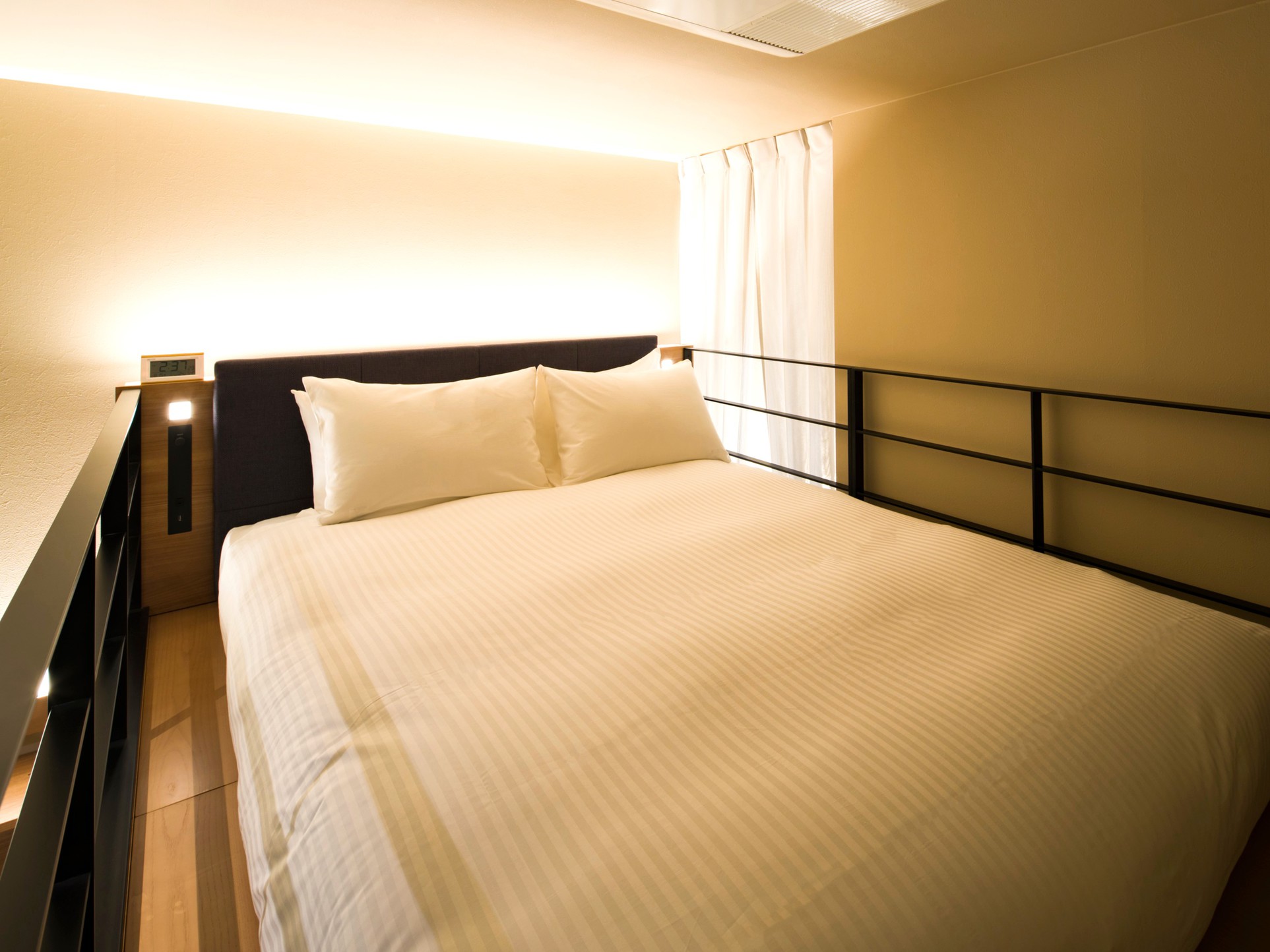 【メゾネットルーム／ロフト上寝所】