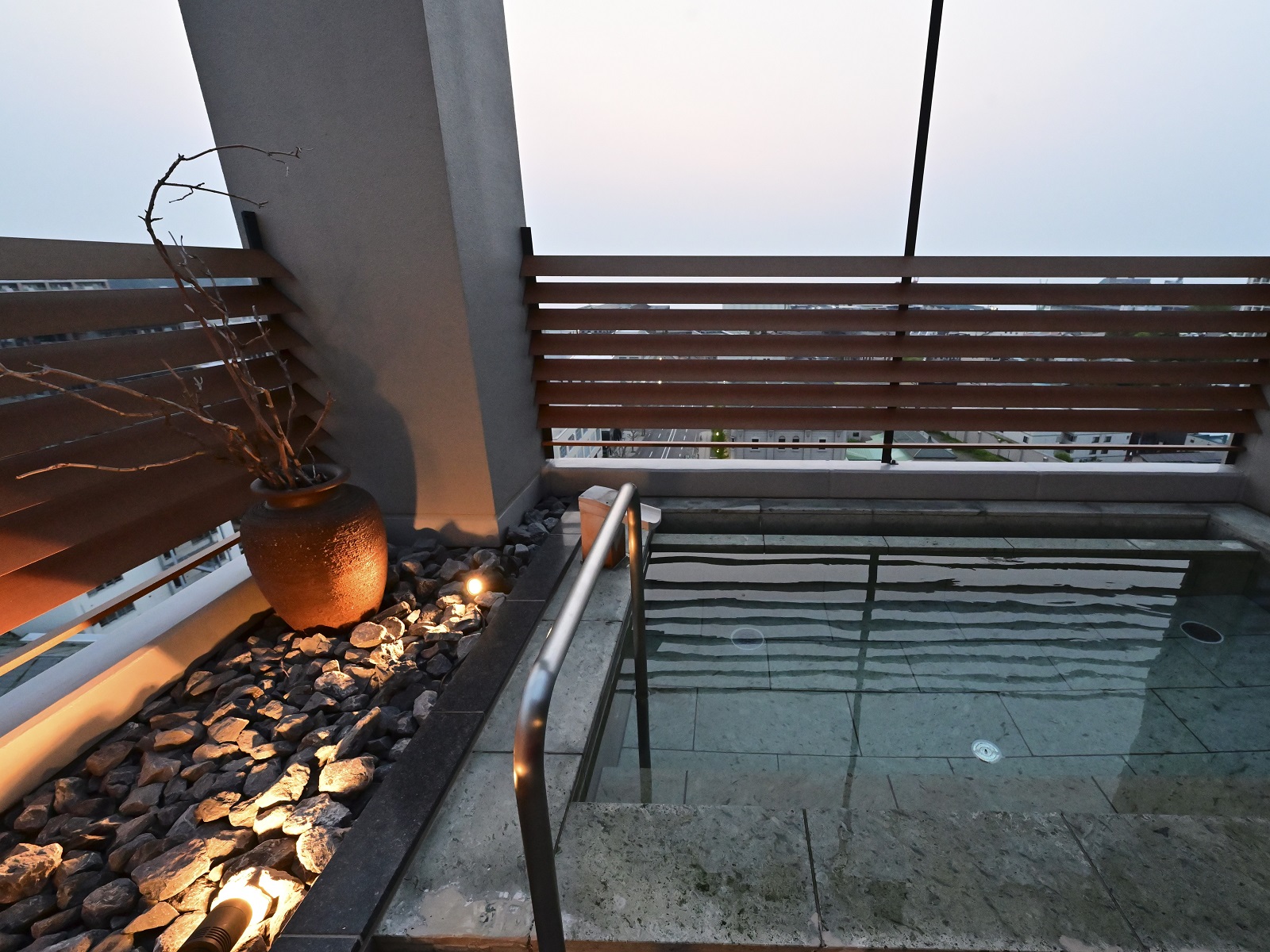 【11階/展望大浴場】時間や季節により様々な風景を楽しめます。