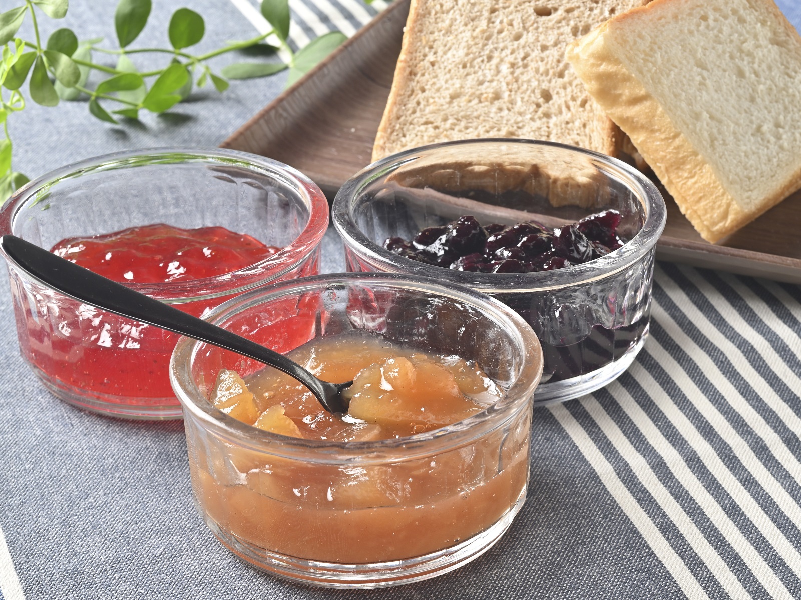 【パンのおともには赤井川アリスファームのジャムをどうぞ】