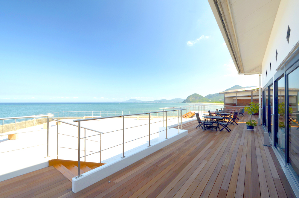 『琴弾廻廊』のテラス