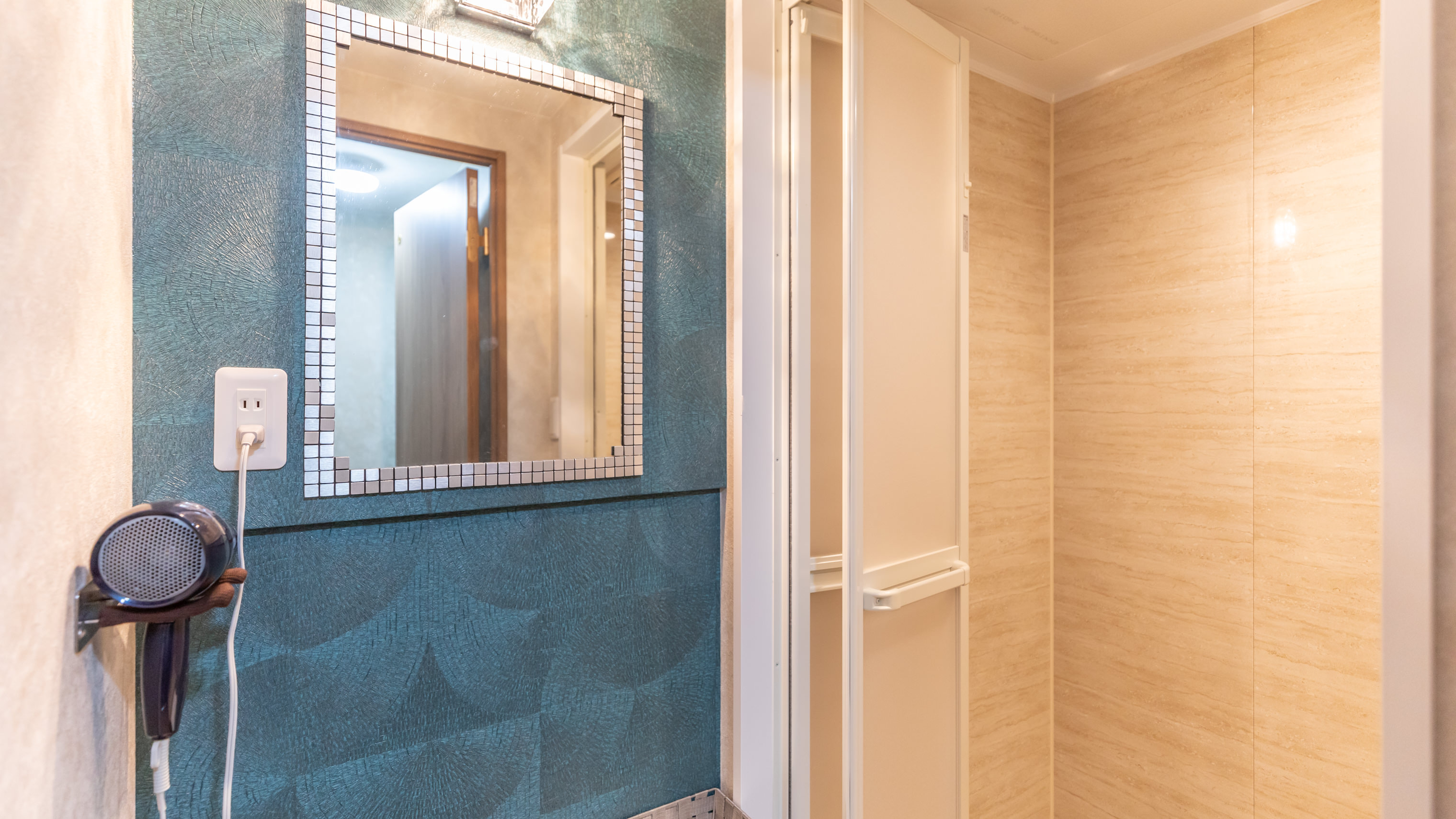 シャワーブース