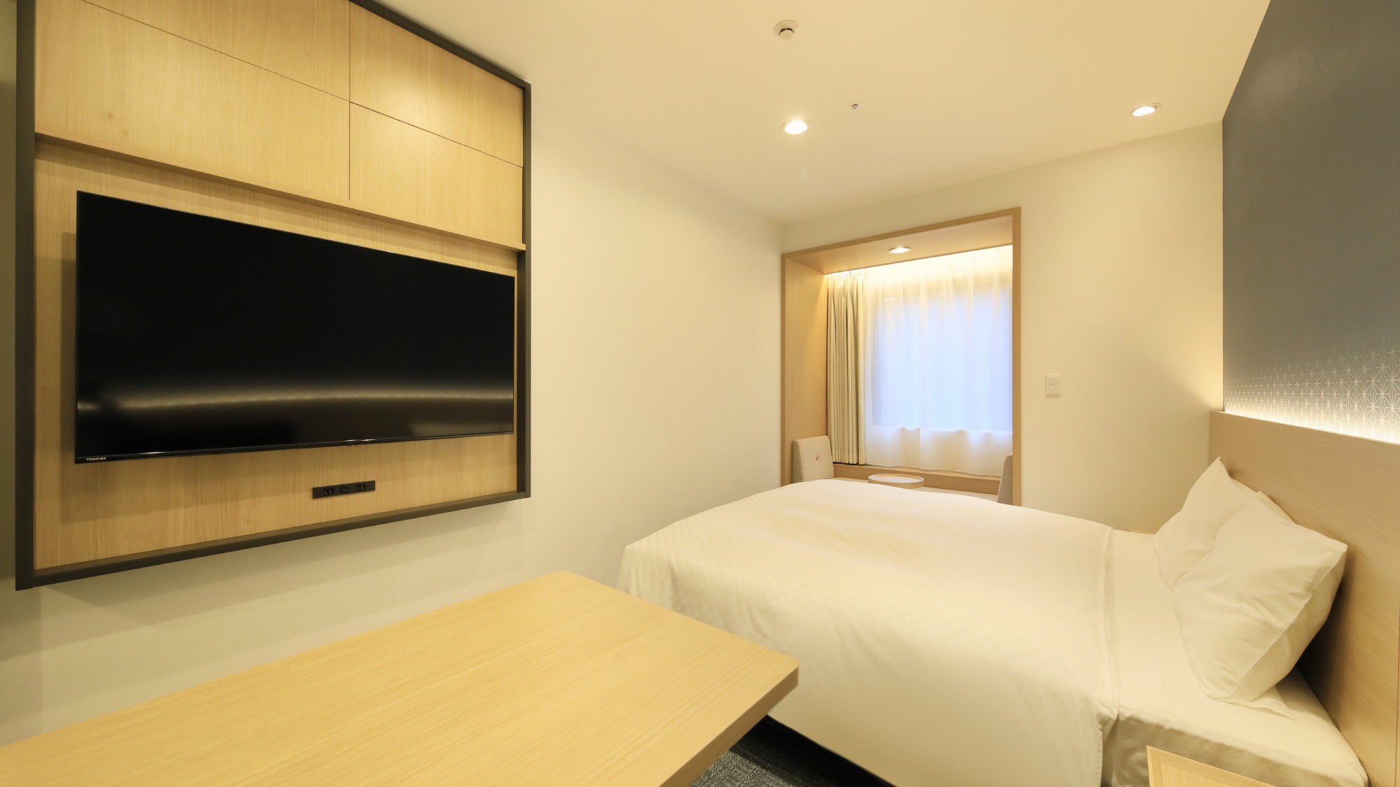 デラックスダブル(19㎡ / 180cmサイズベッド).