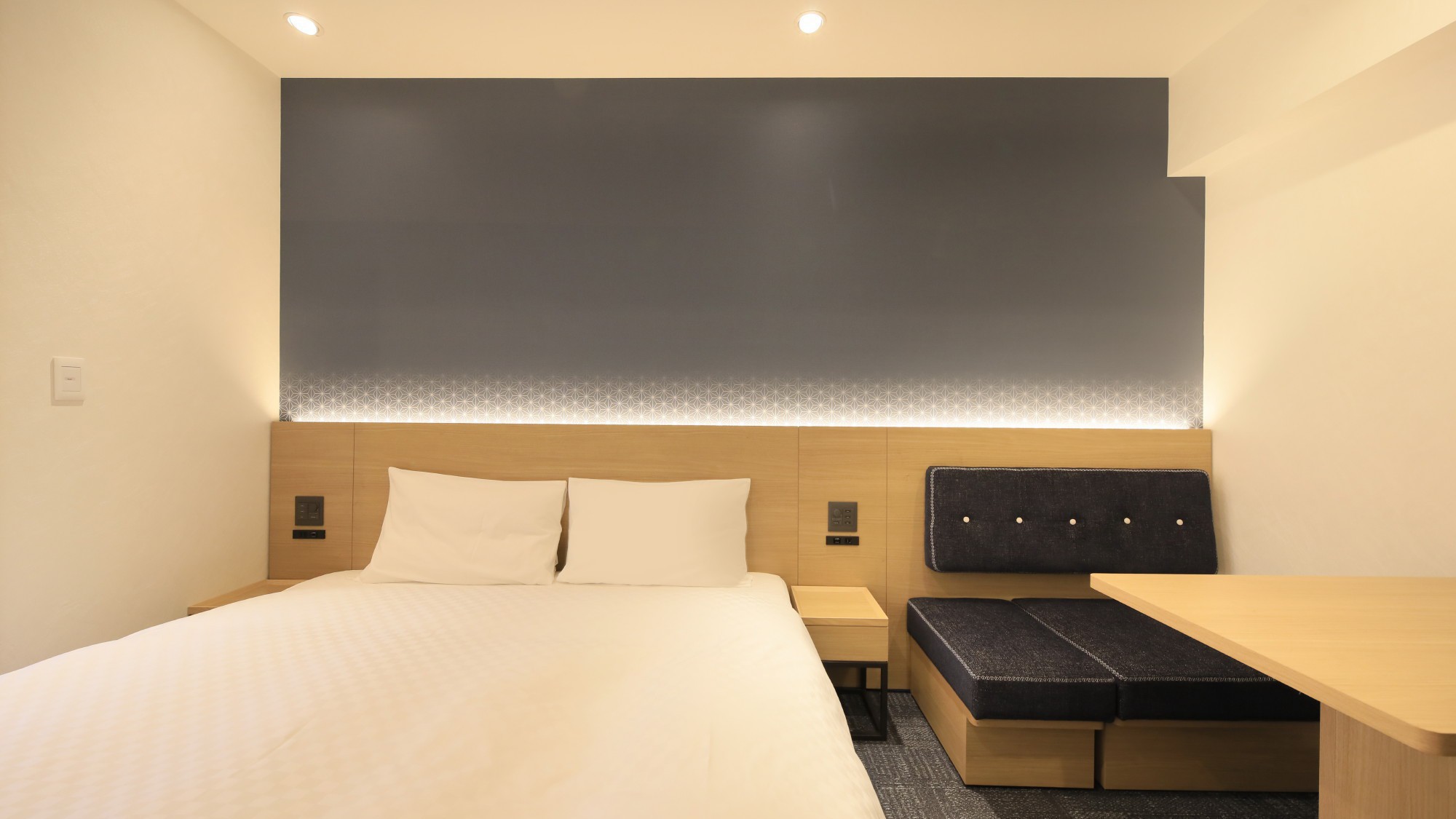 デラックスダブル(19㎡ / 180cmサイズベッド).