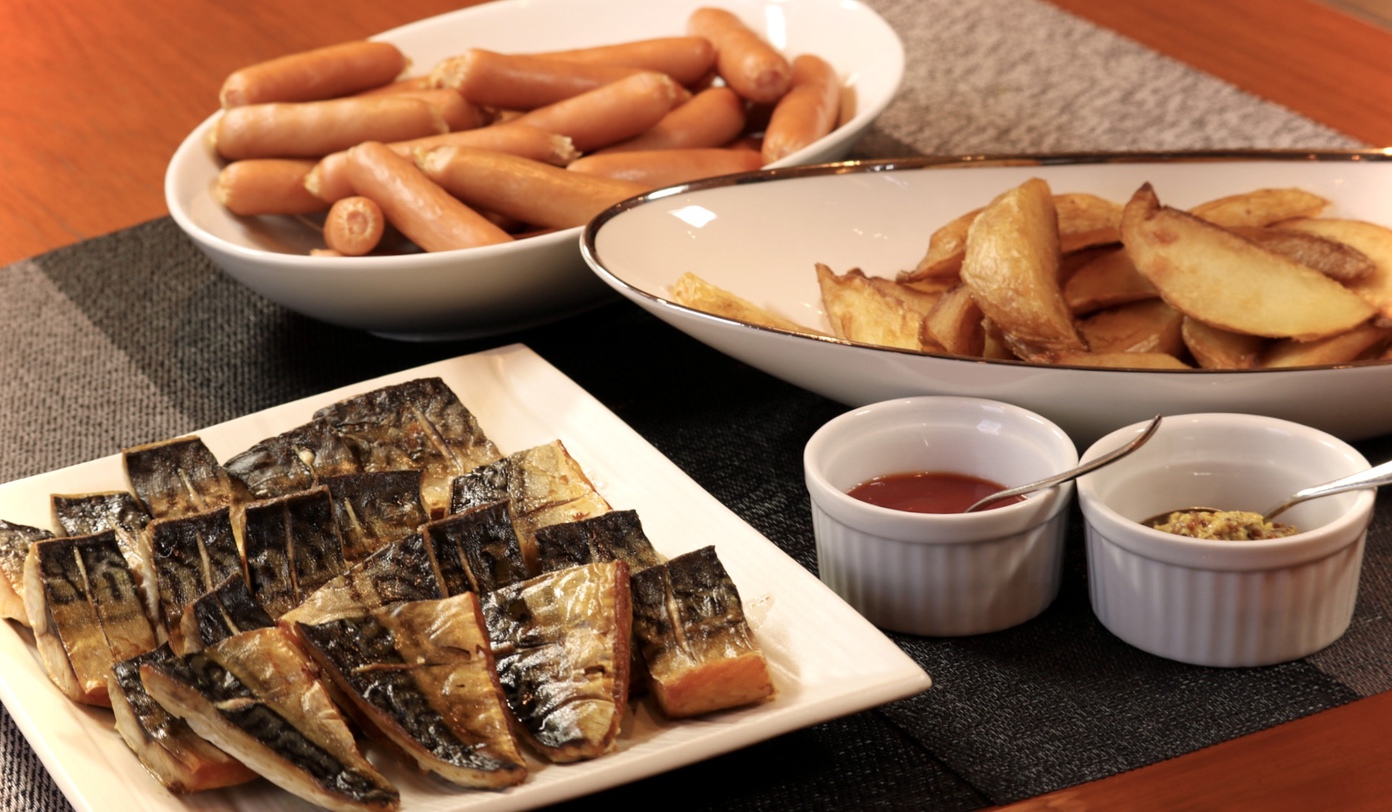 【朝食】「日替わりで楽しめる焼き魚、バラエティ豊かな総菜をご用意しております。」