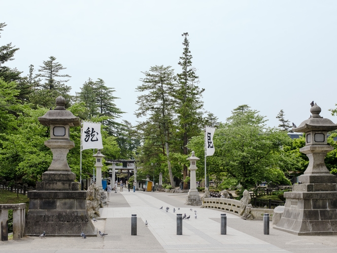 学業成就や商売繁盛のご利益があると言われているパワースポットです。【上杉神社】